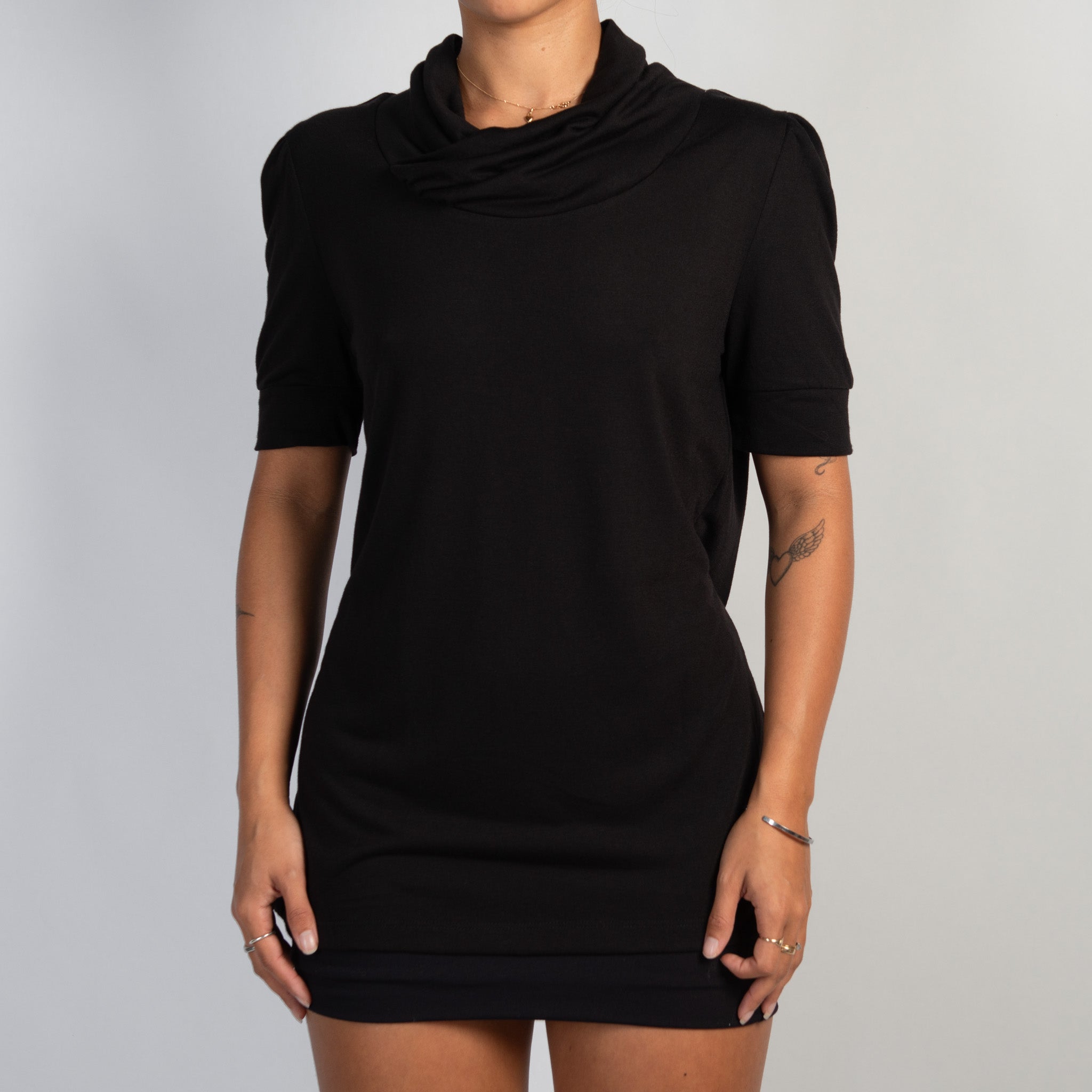 BLACK TURTLENECK TOP