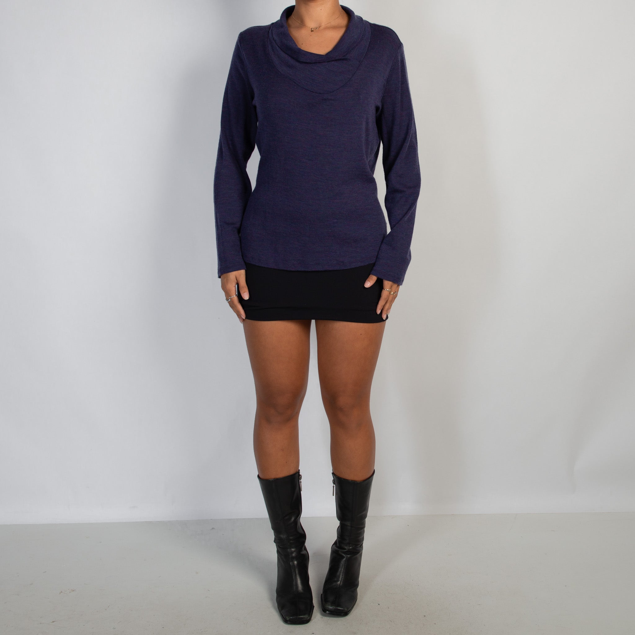 DEEP PURPLE WOOL TOP