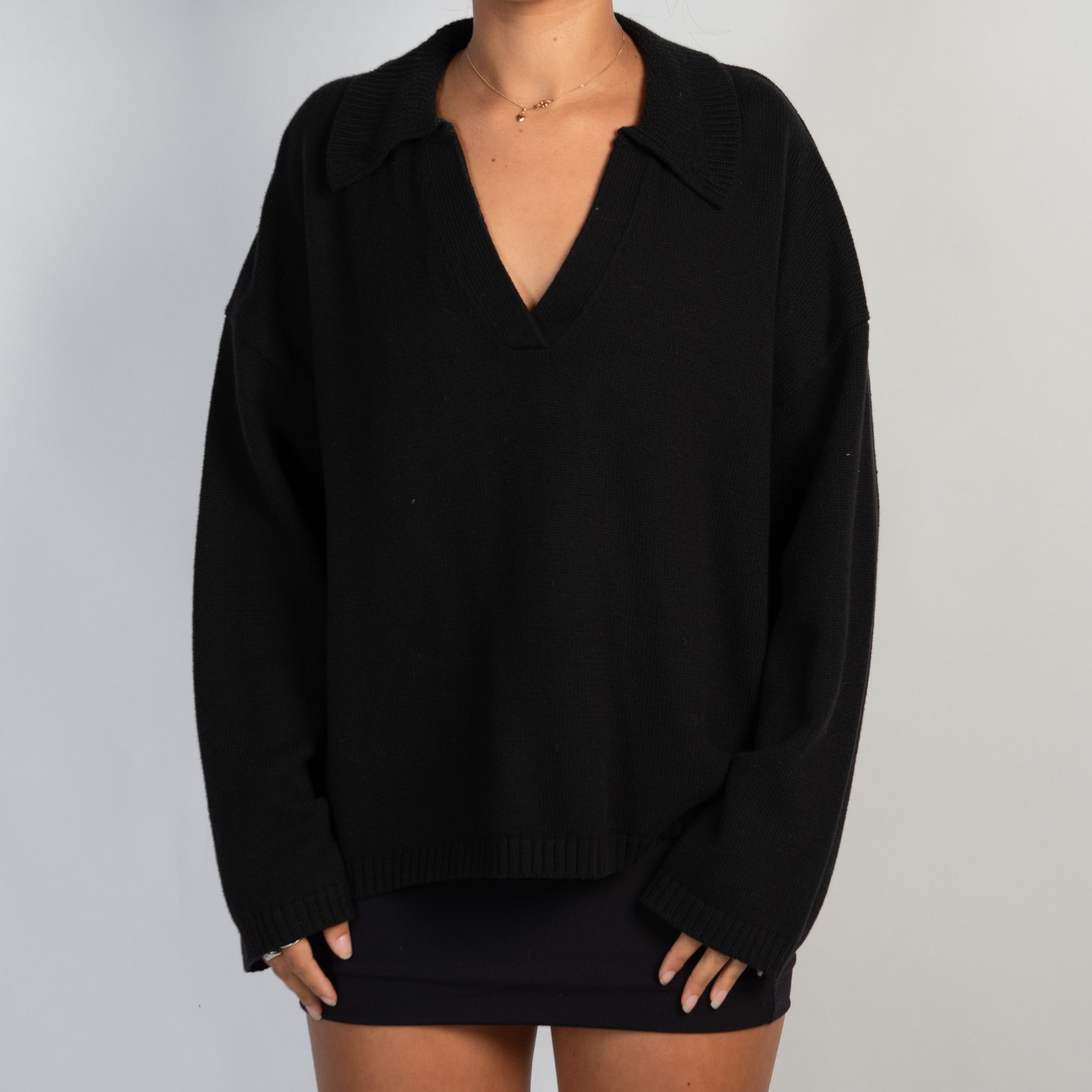 BLACK COLLARED KNIT SWEATER