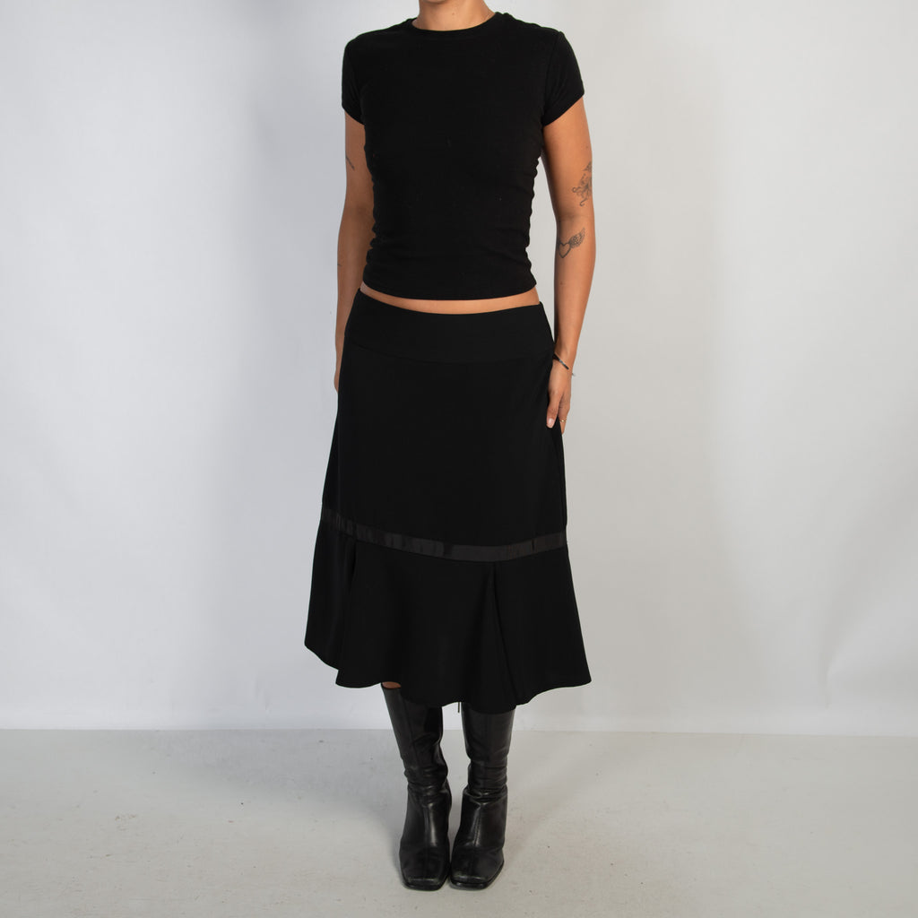 BLACK RIBBON MIDI SKIRT