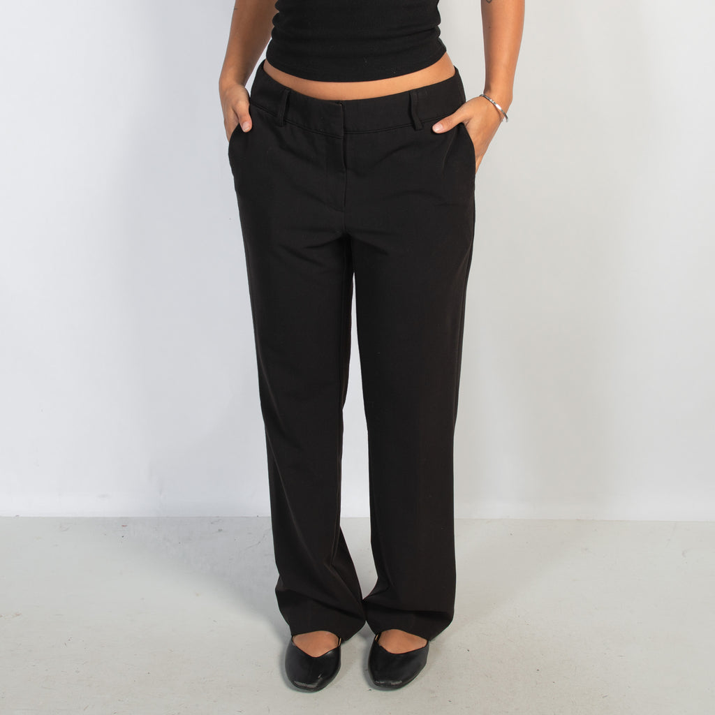 BLACK STRAIGHT LEG PANTS