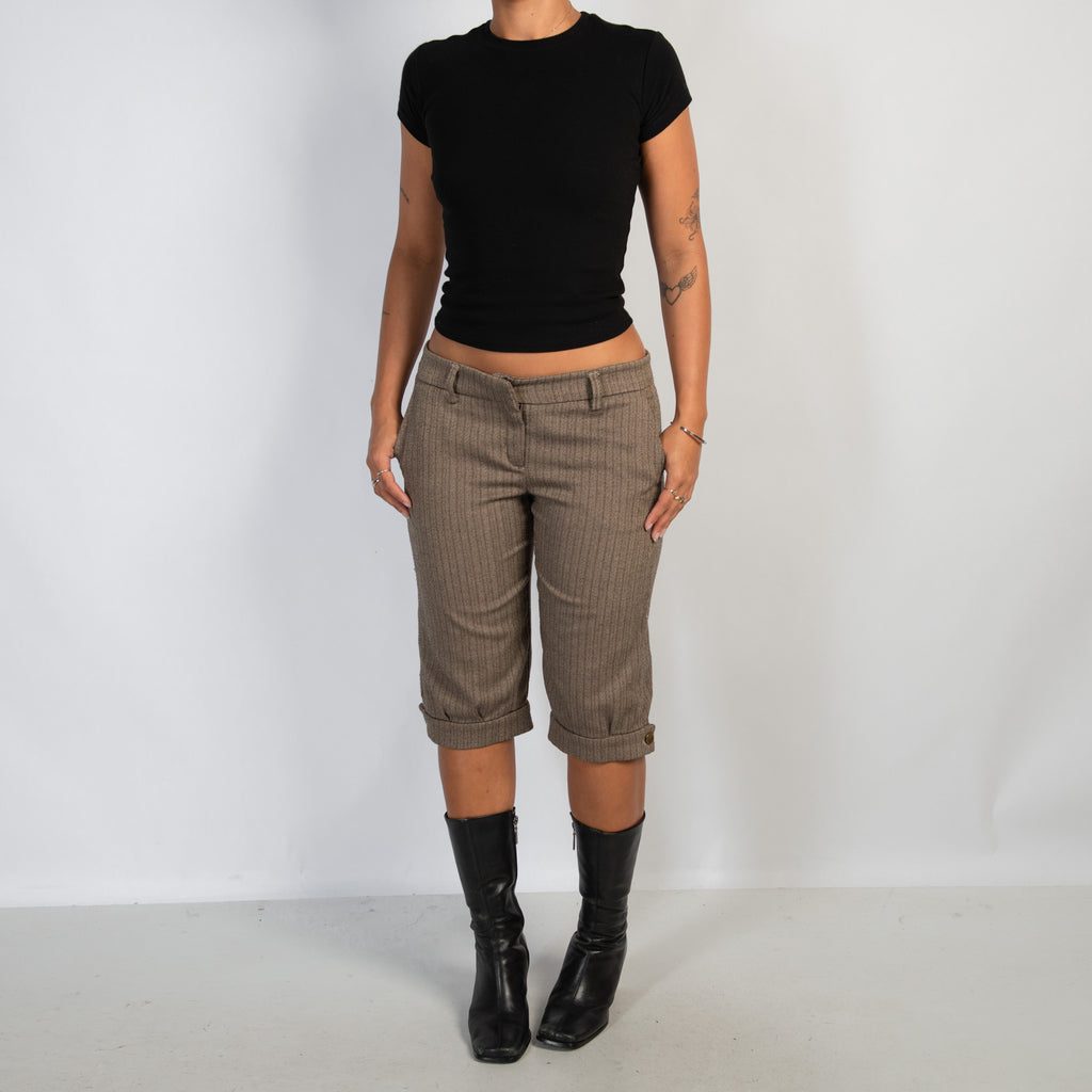 BROWN KNEE LENGTH PANTS