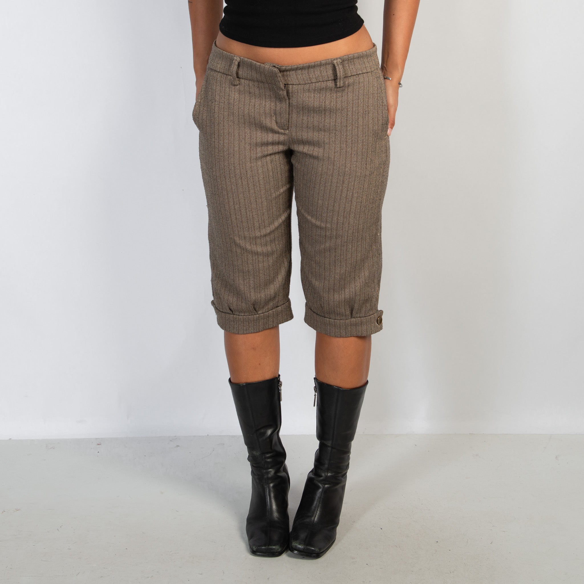BROWN KNEE LENGTH PANTS