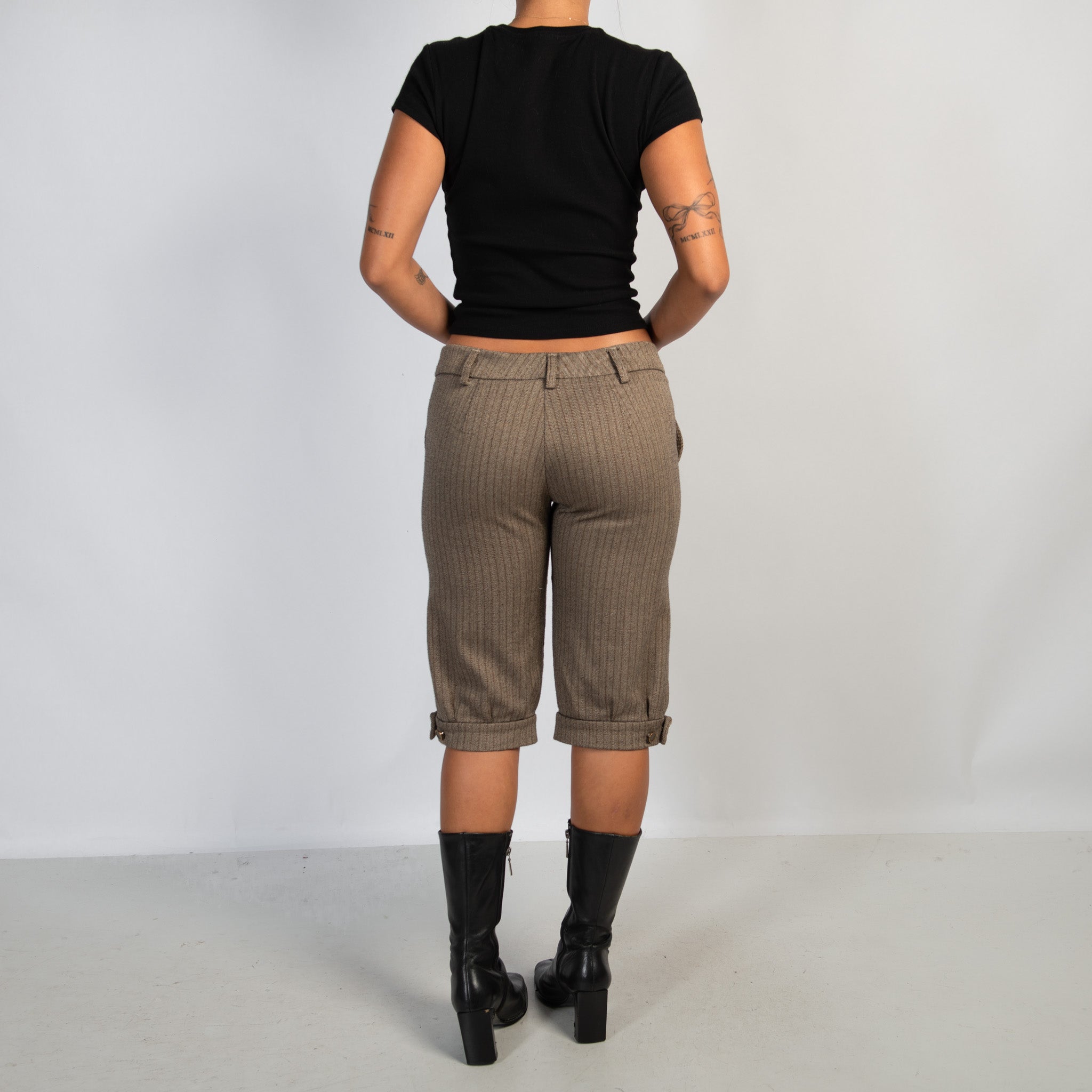 BROWN KNEE LENGTH PANTS