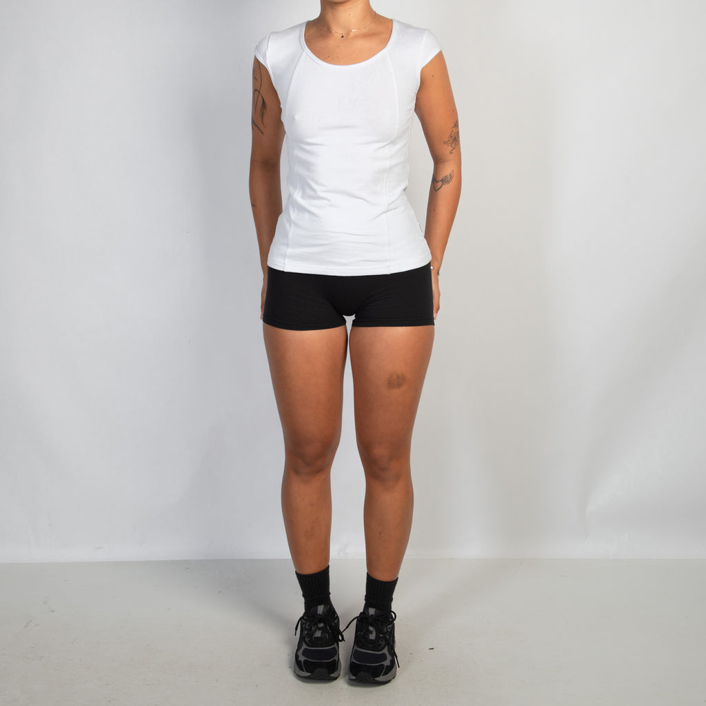WHITE CAP SLEEVE TEE