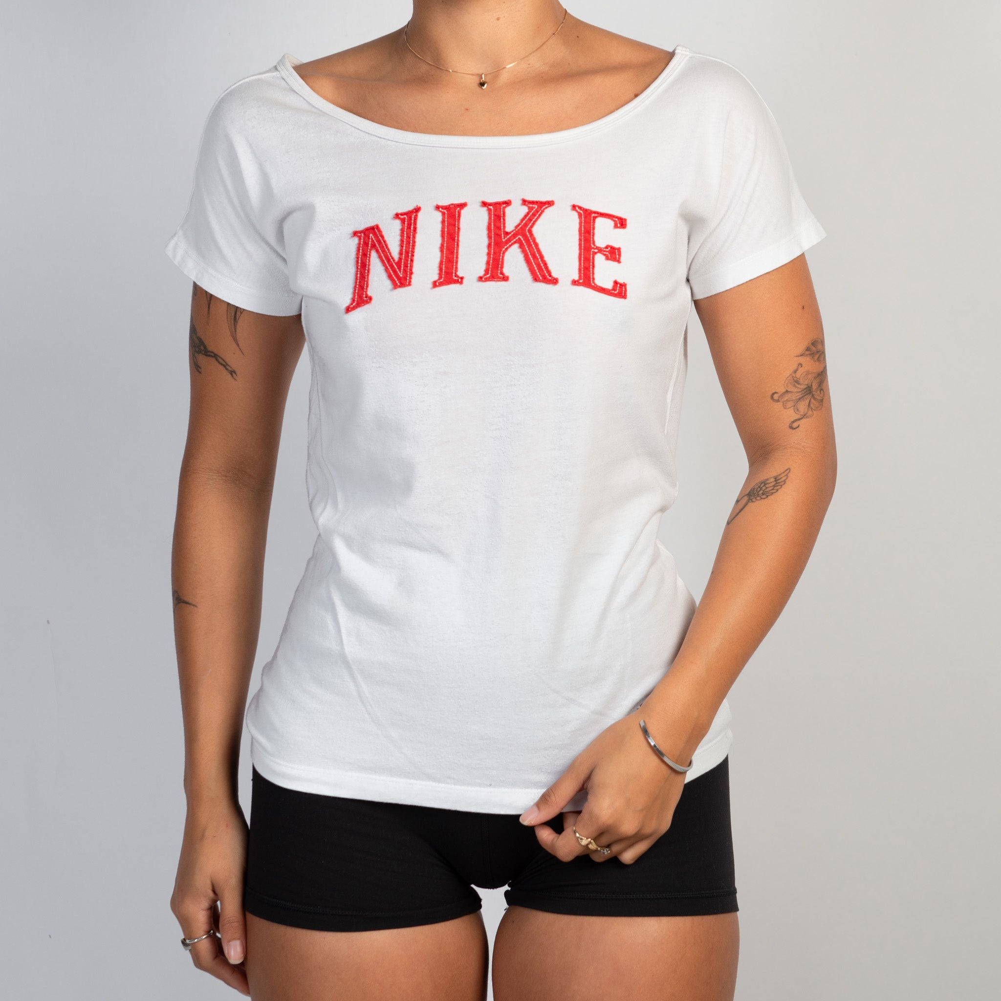 WHITE WIDE NECK TEE