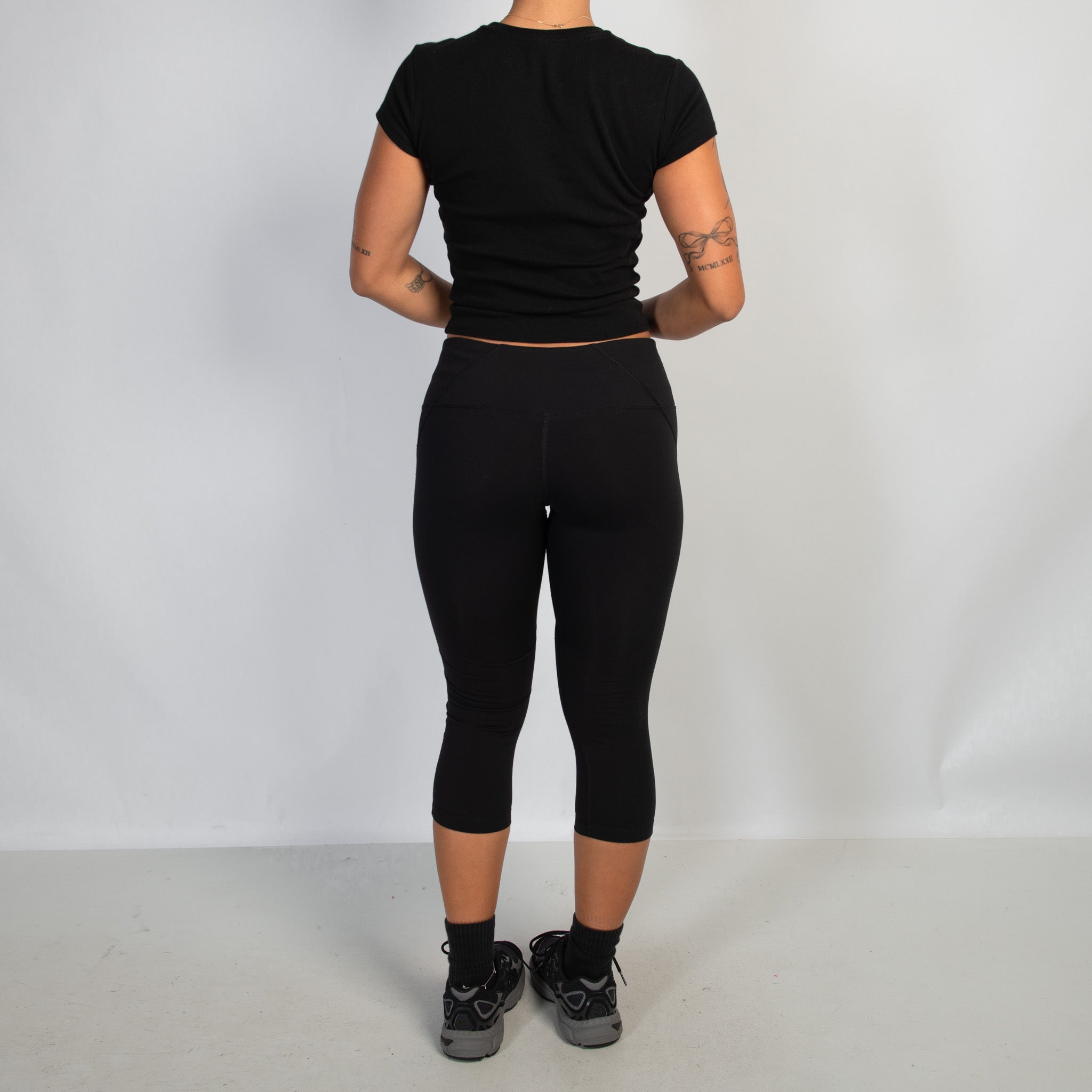 BLACK 3/4 TIGHTS