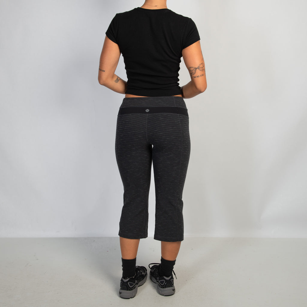 GREY STRIPE CAPRI TIGHTS