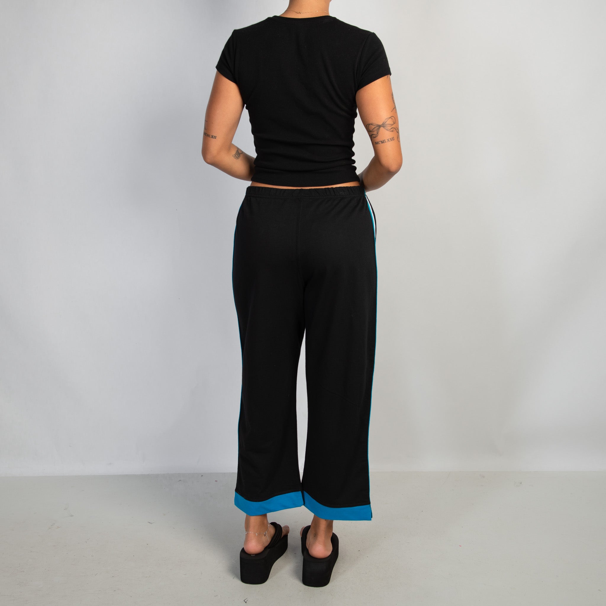 BLACK CROP LOUNGE PANTS