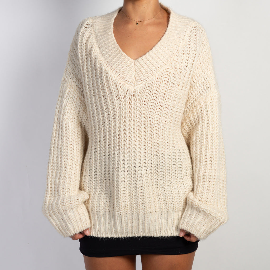 CREAM CHUNKY KNIT SWEATER