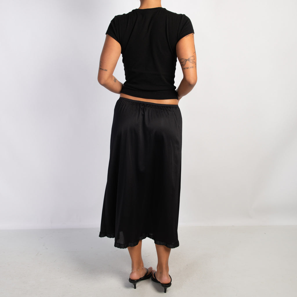BLACK MIDI SLIP SKIRT