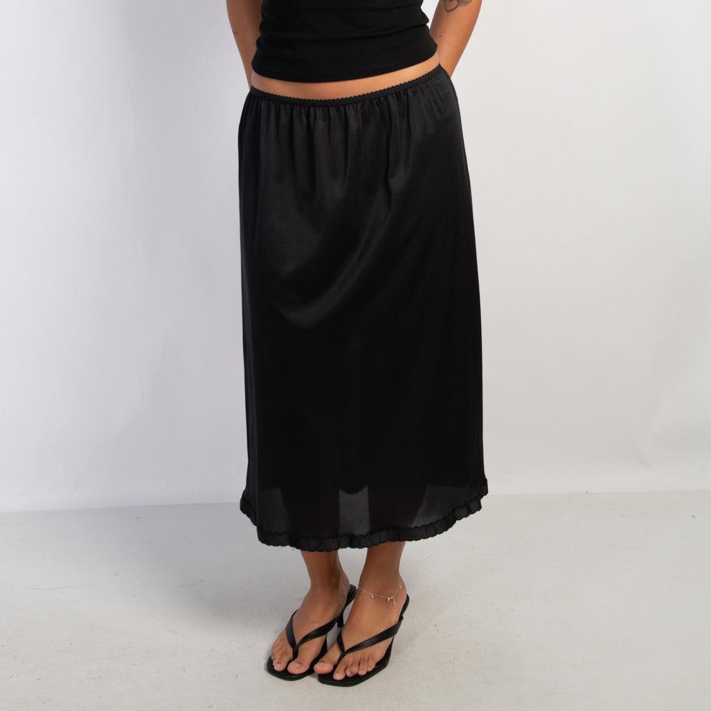 BLACK MIDI SLIP SKIRT