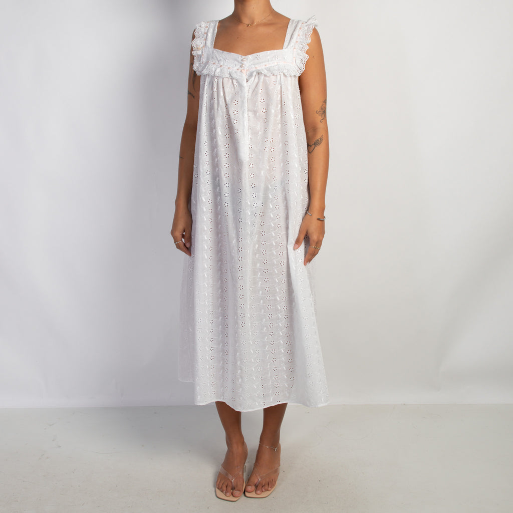 WHITE EMBROIDERED NIGHTGOWN