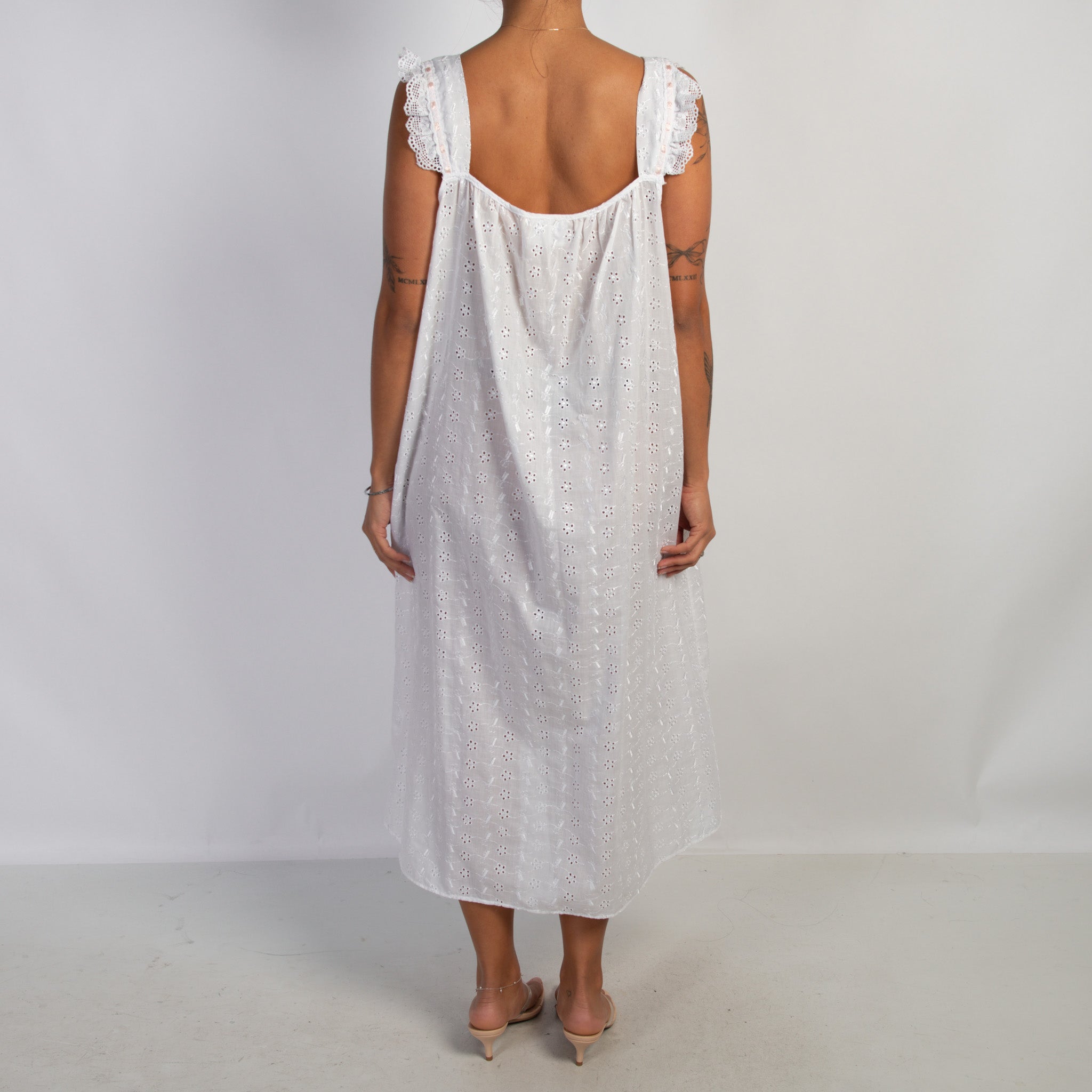WHITE EMBROIDERED NIGHTGOWN