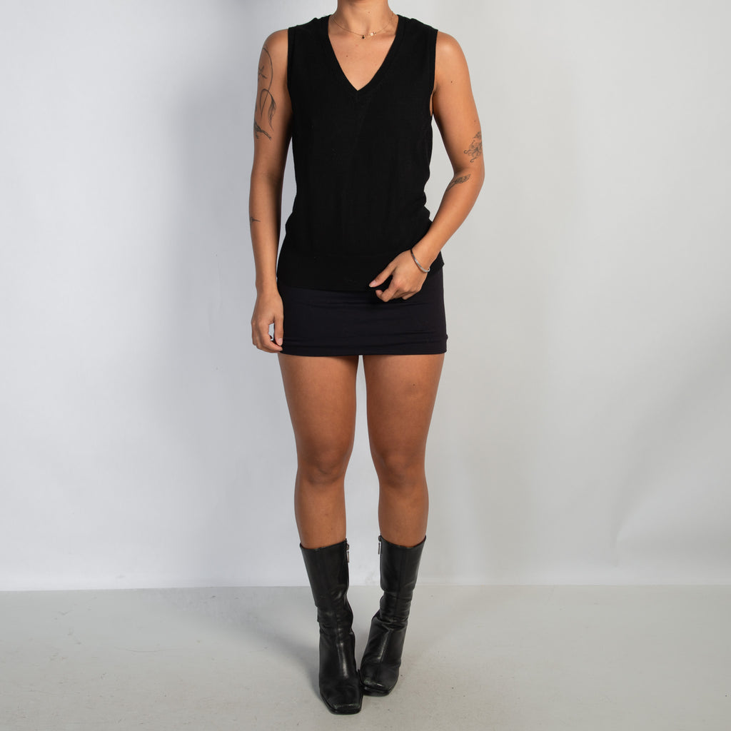 BLACK THIN KNIT VEST
