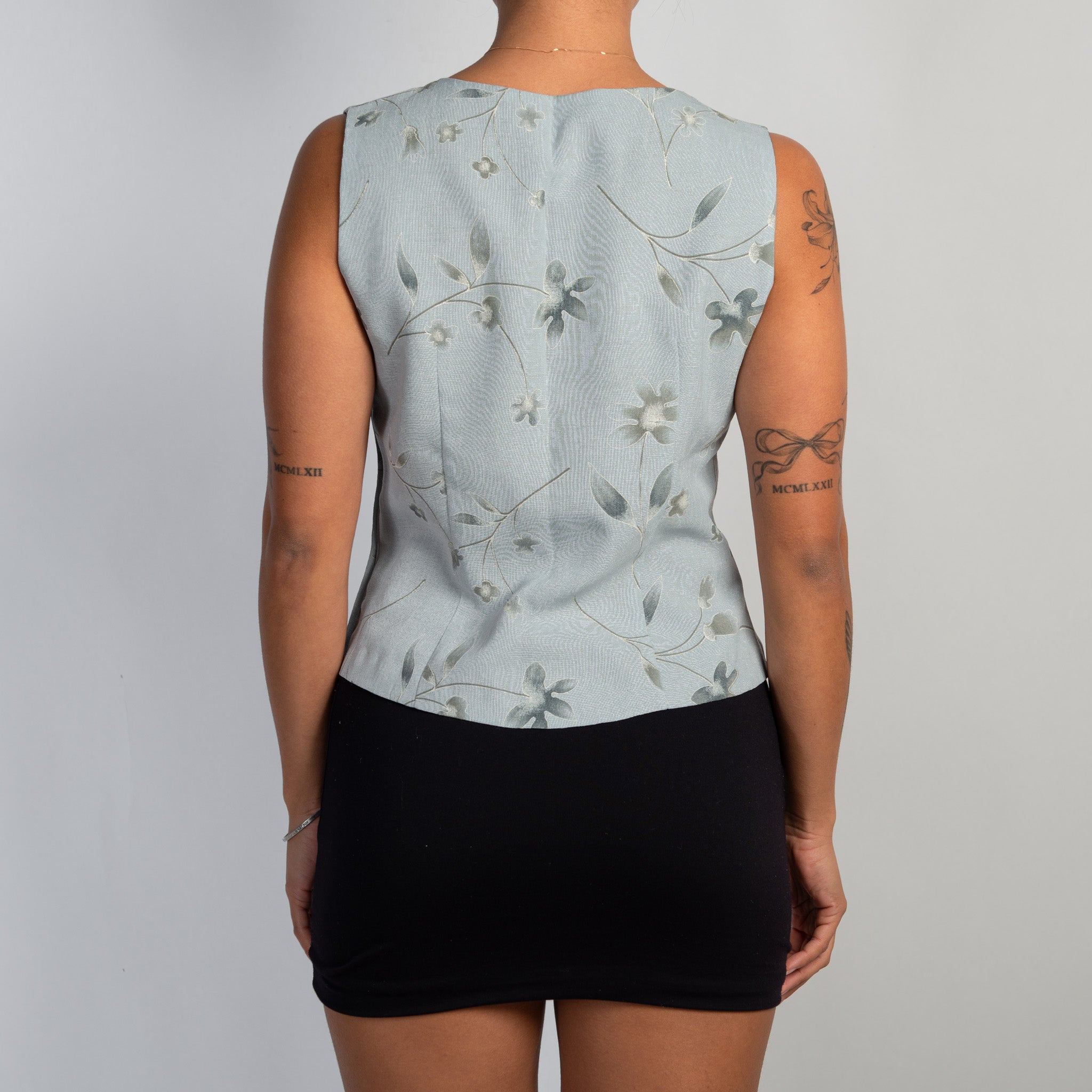 BLUE FLORAL SLEEVELESS TOP