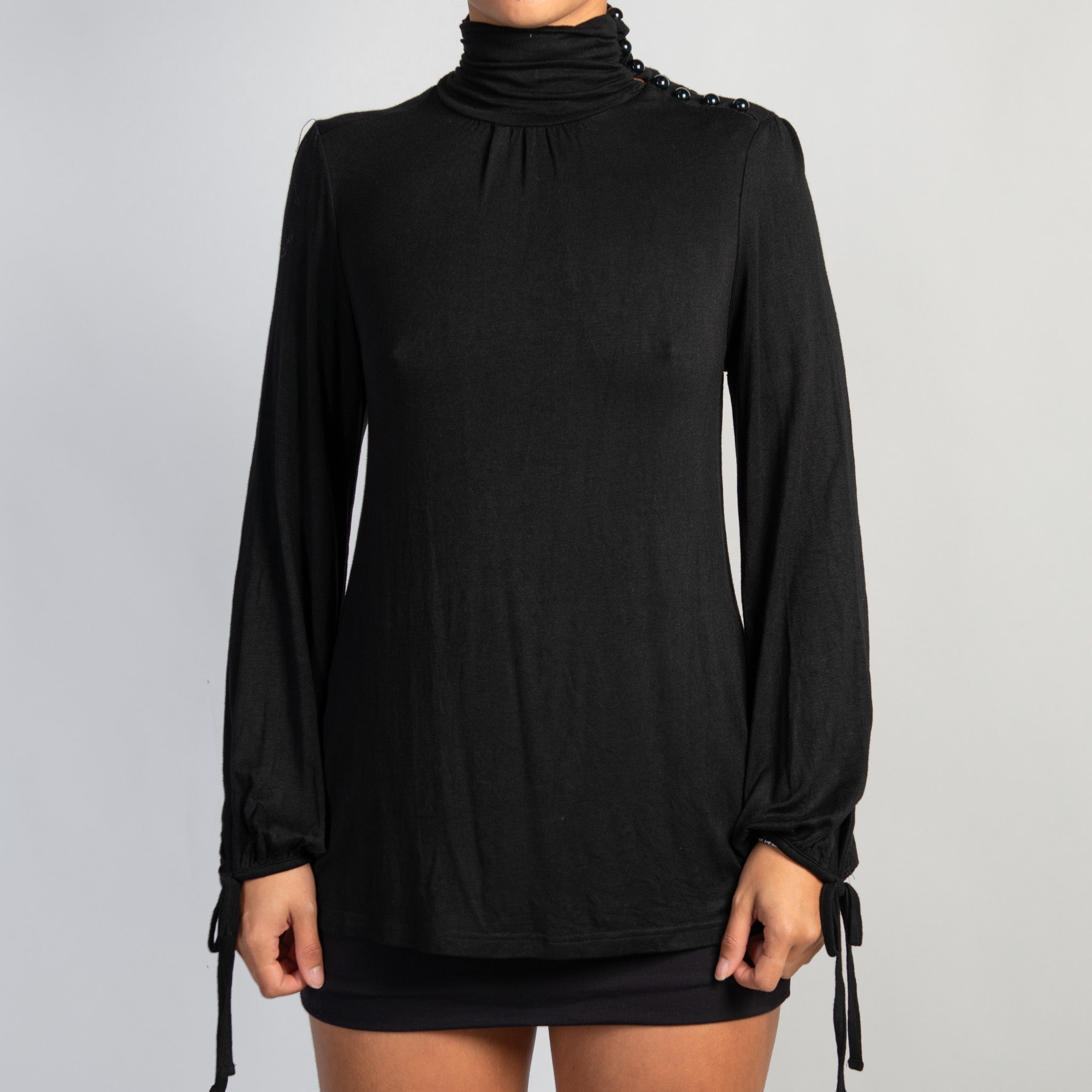BLACK TURTLENECK TOP