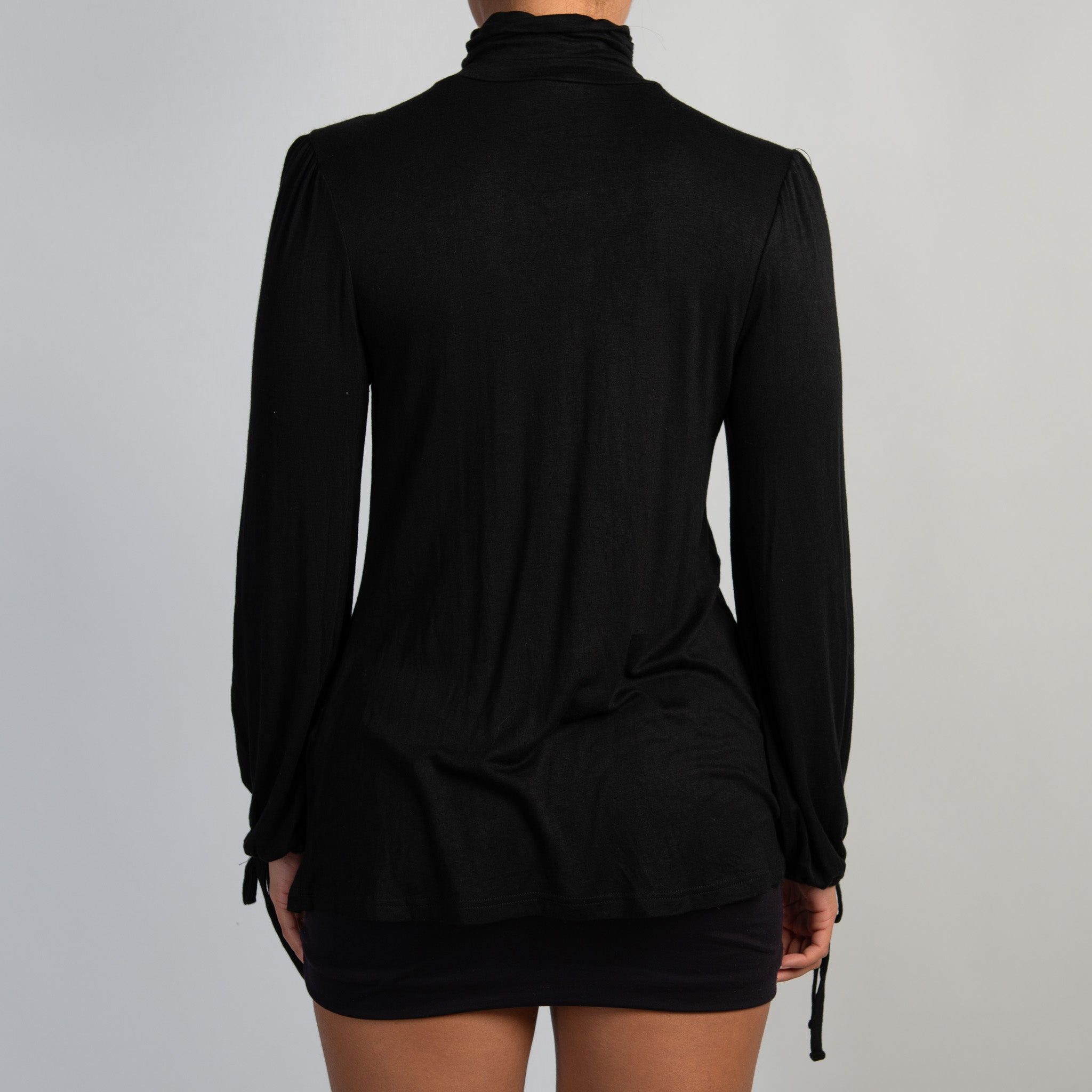 BLACK TURTLENECK TOP