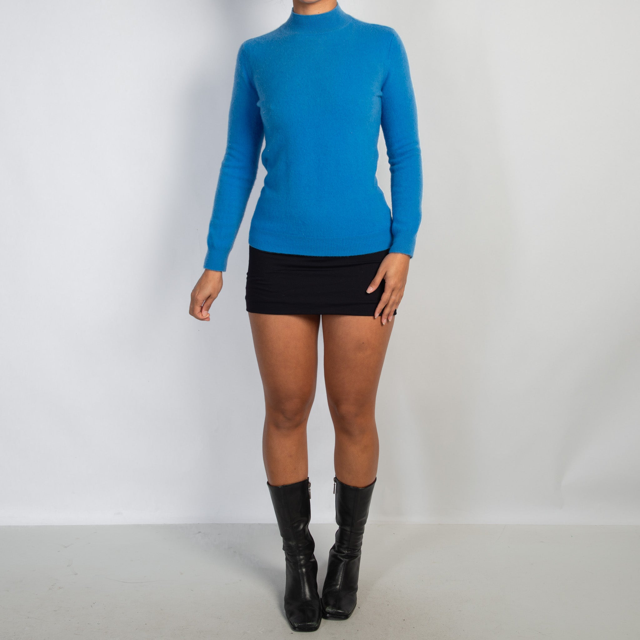 BLUE WOOL KNIT SWEATER