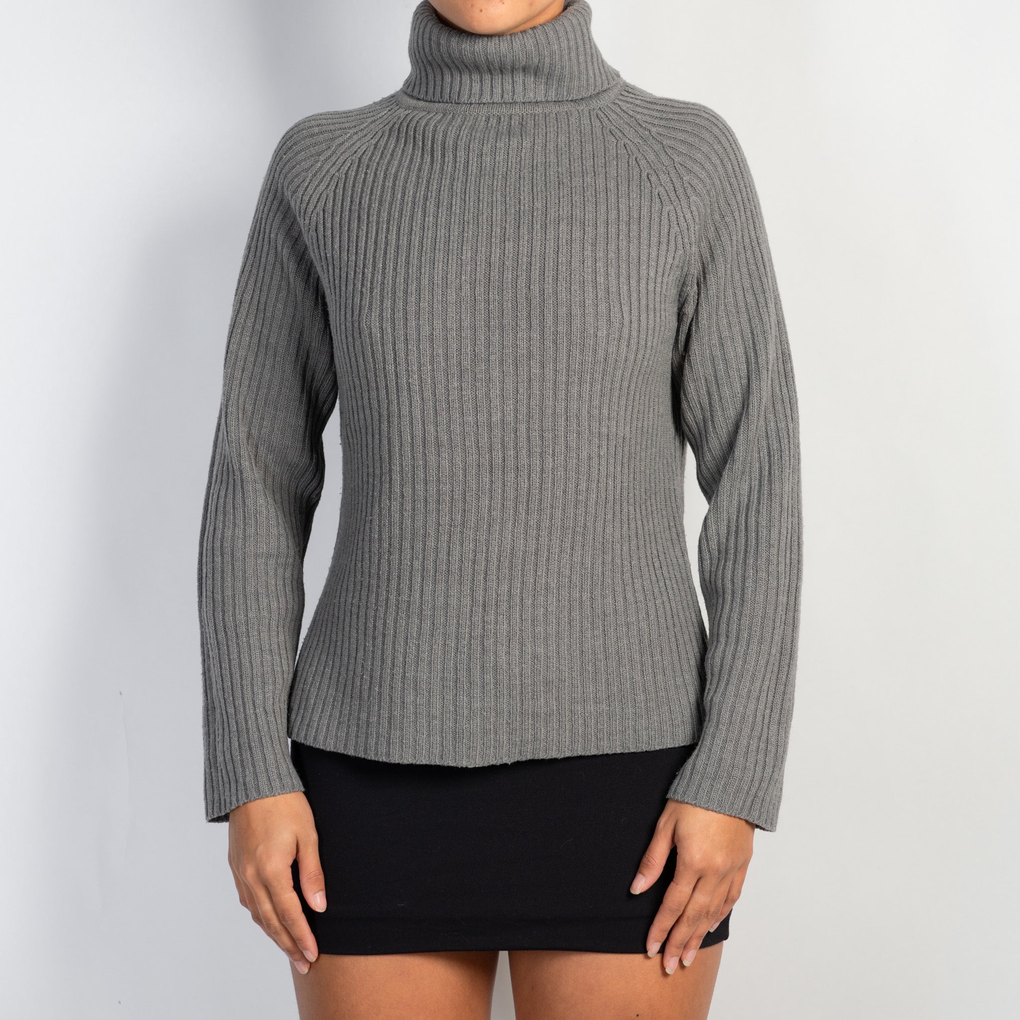 GREY RIB TURTLENECK TOP