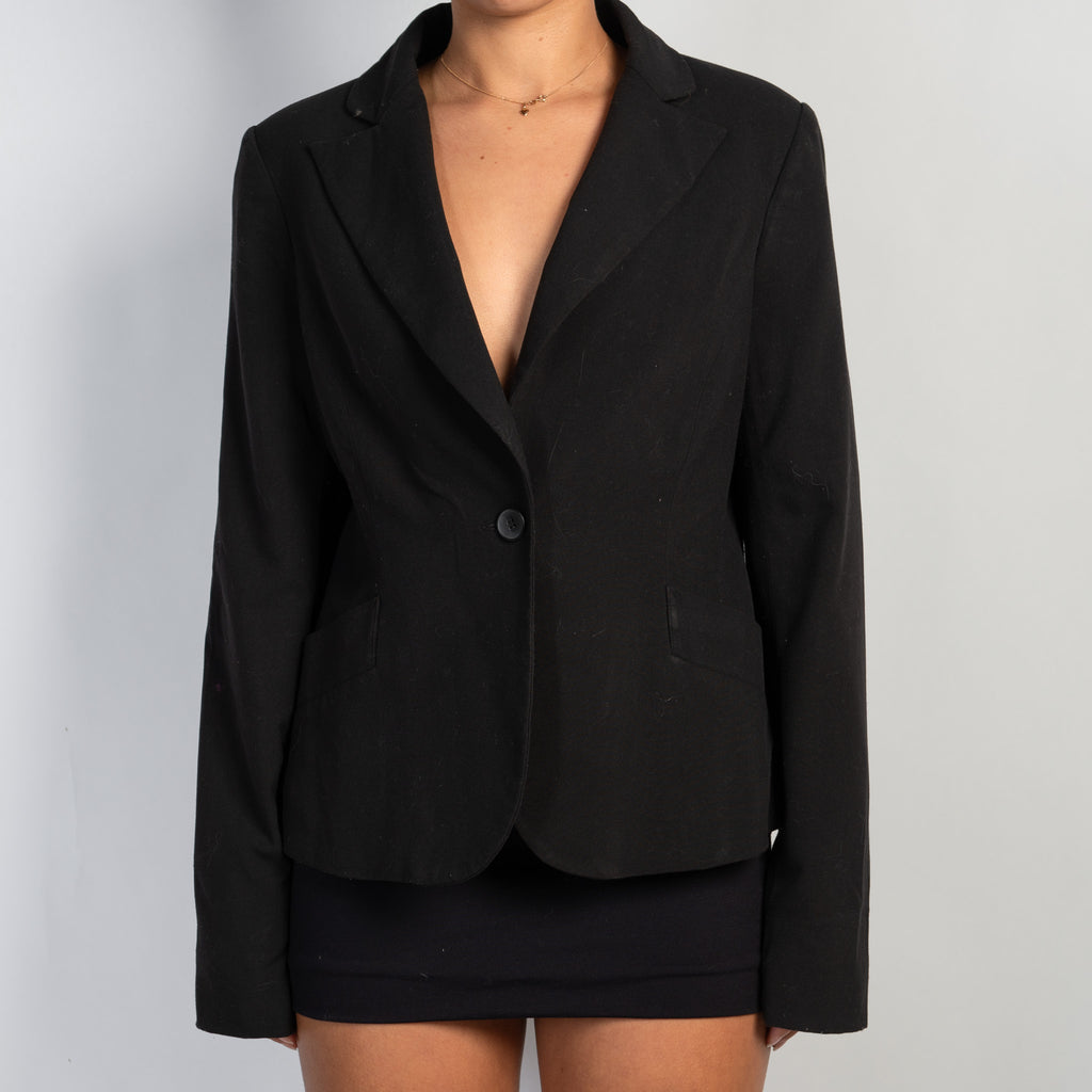CLASSIC BLACK BLAZER