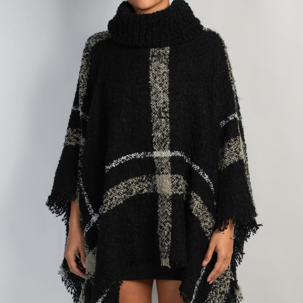 KNIT TURTLENECK PONCHO