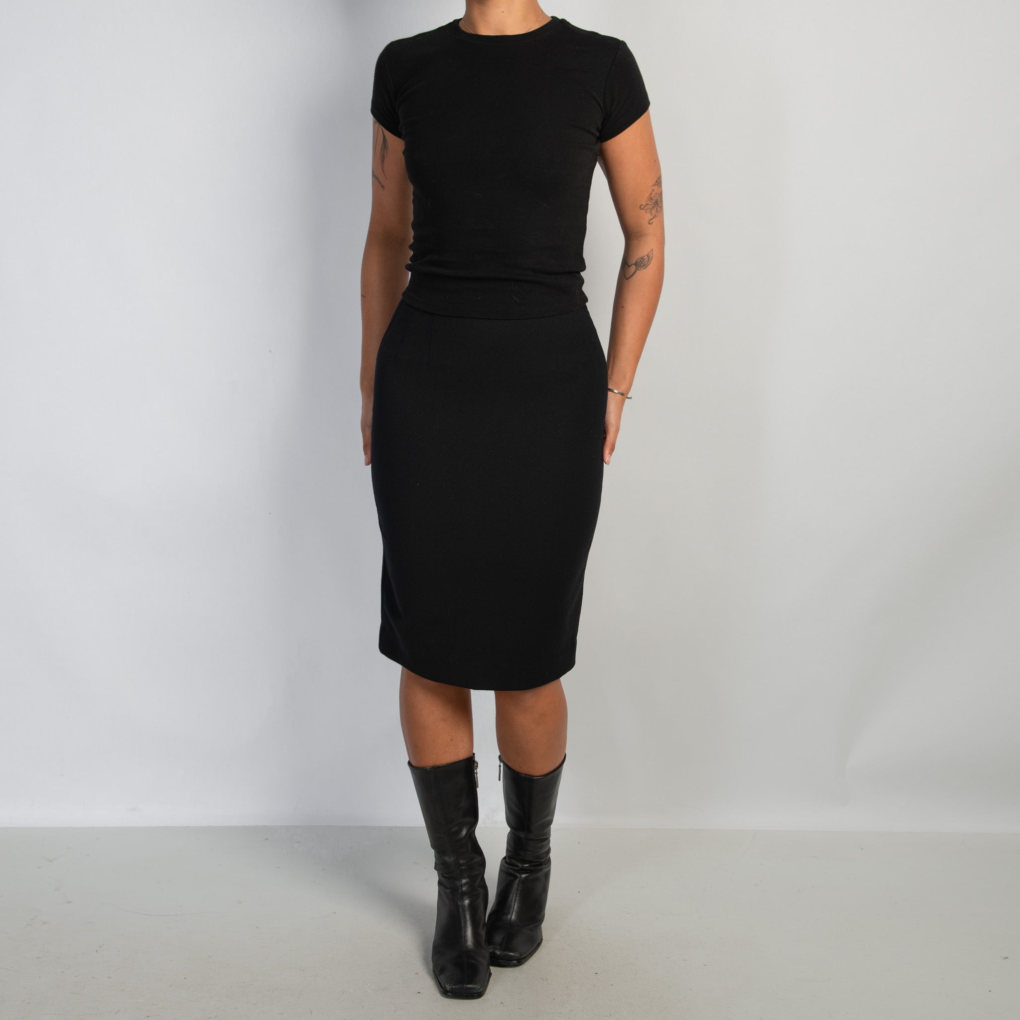 BLACK KNEE LENGTH SKIRT