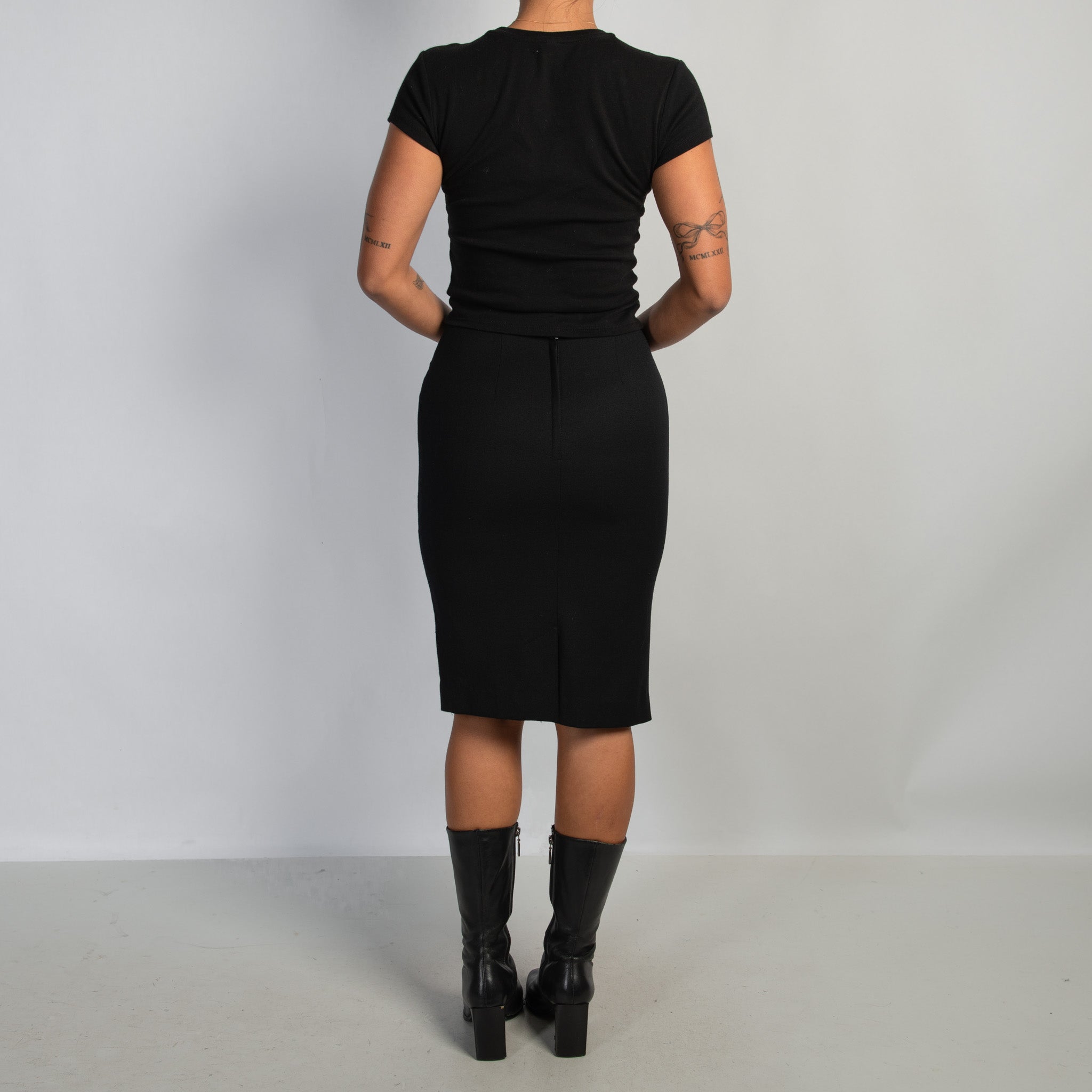 BLACK KNEE LENGTH SKIRT