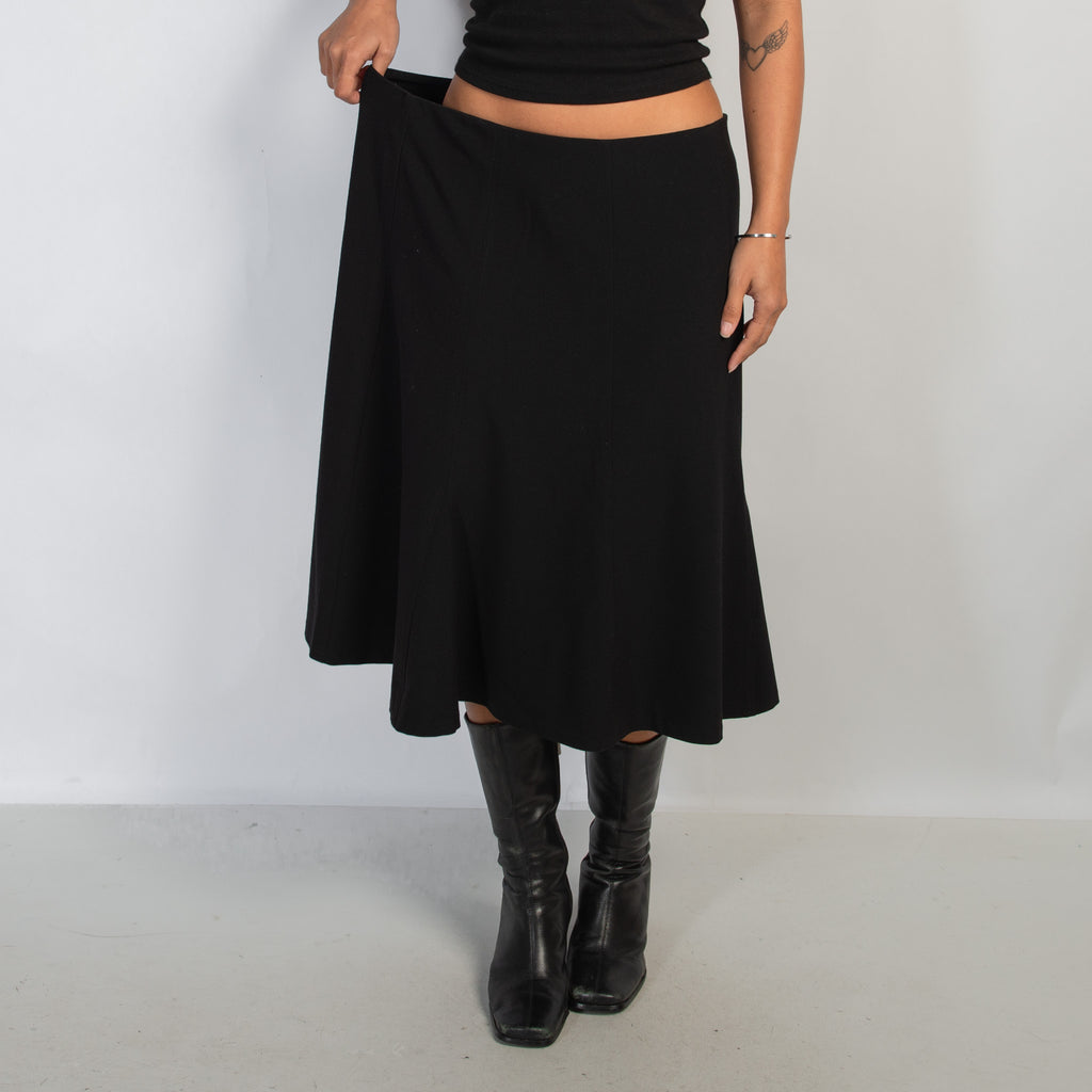 BLACK MIDI SKIRT