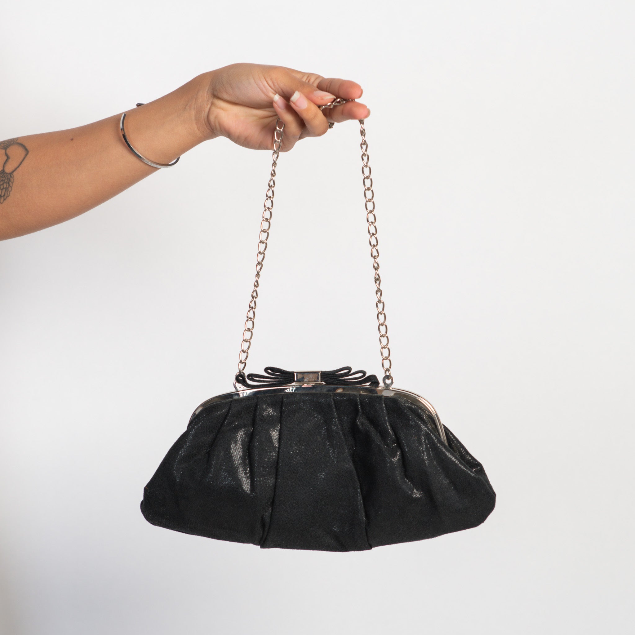BLACK PLEATED PURSE