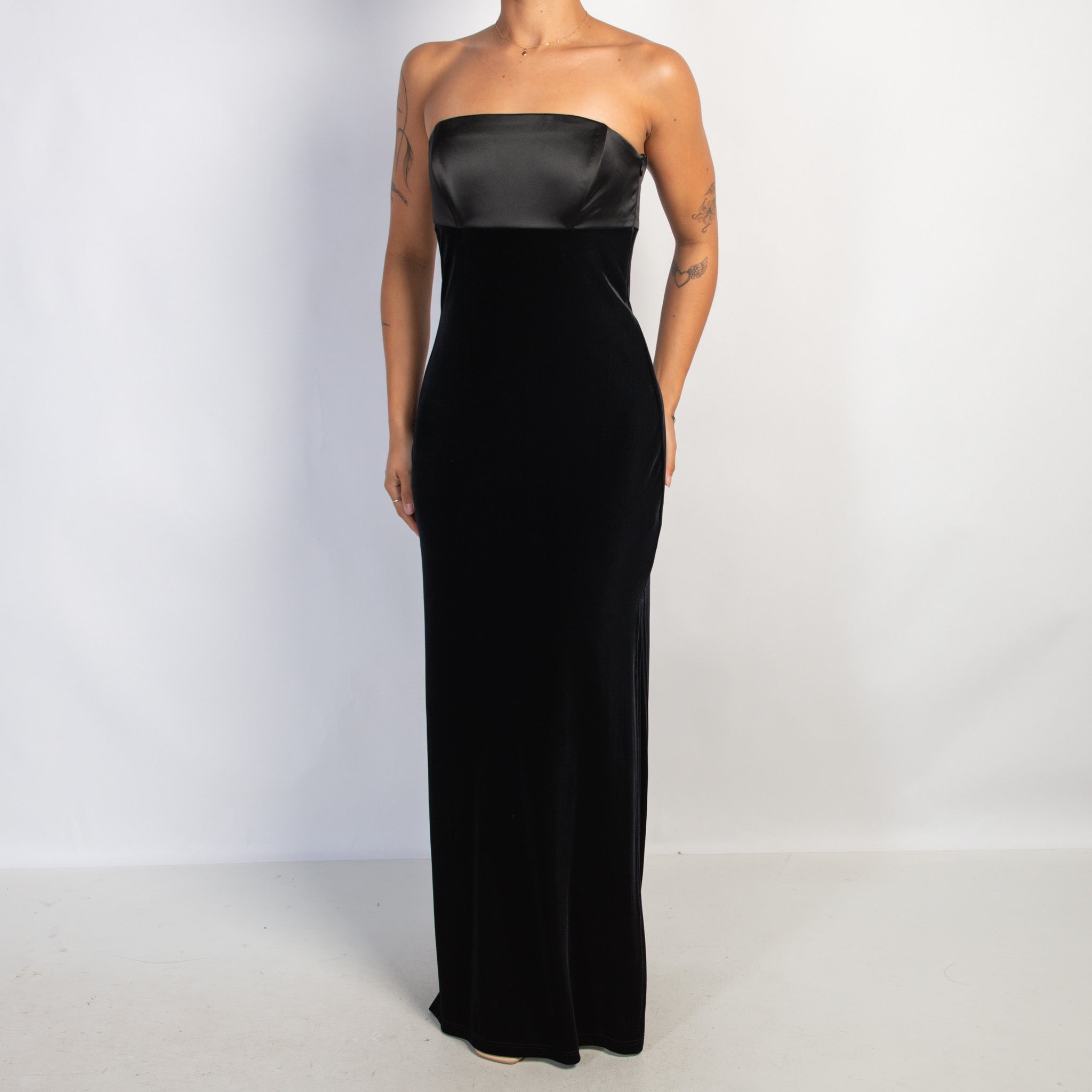 BLACK VELOUR STRAPLESS GOWN