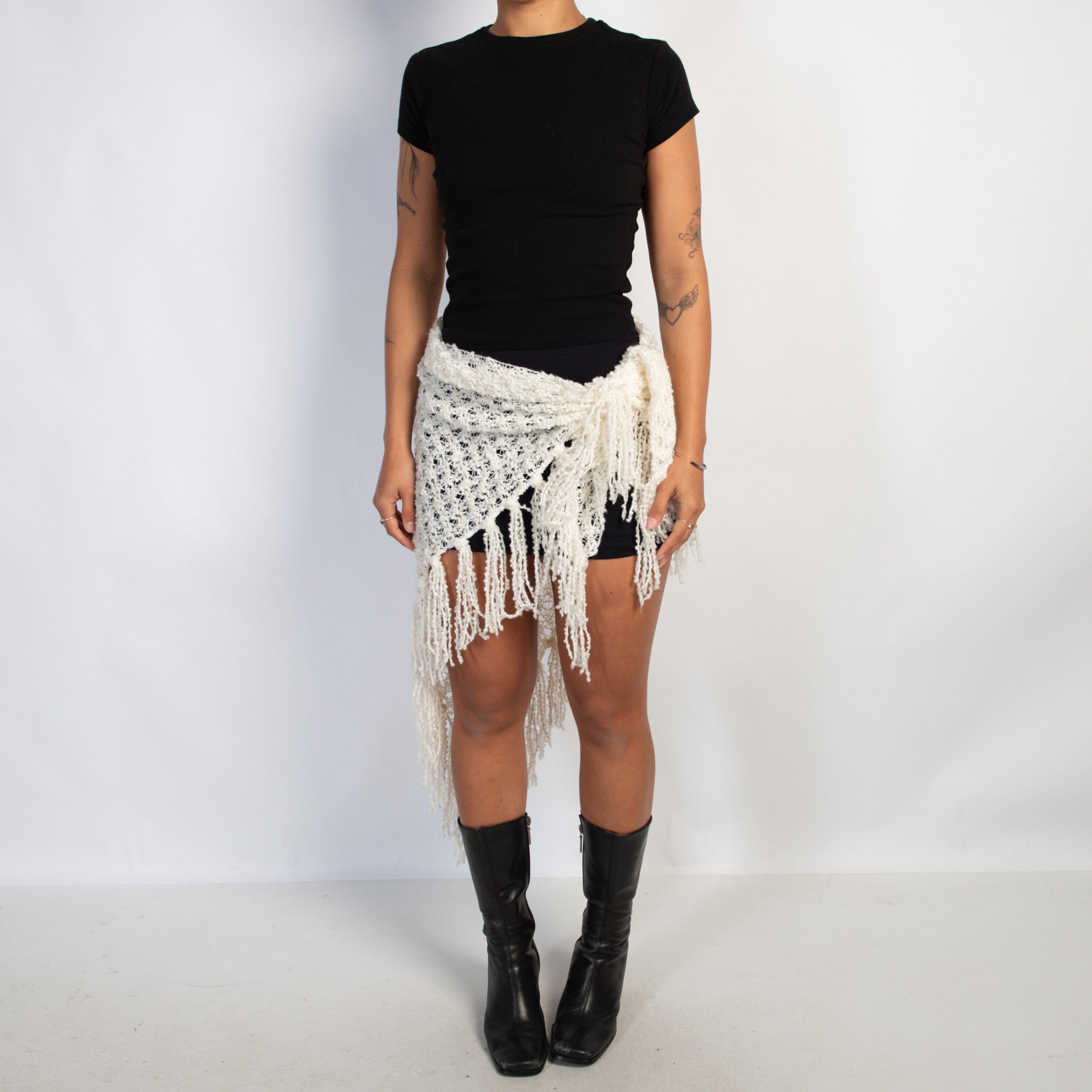 WHITE TRIANGLE SCARF / SHAWL