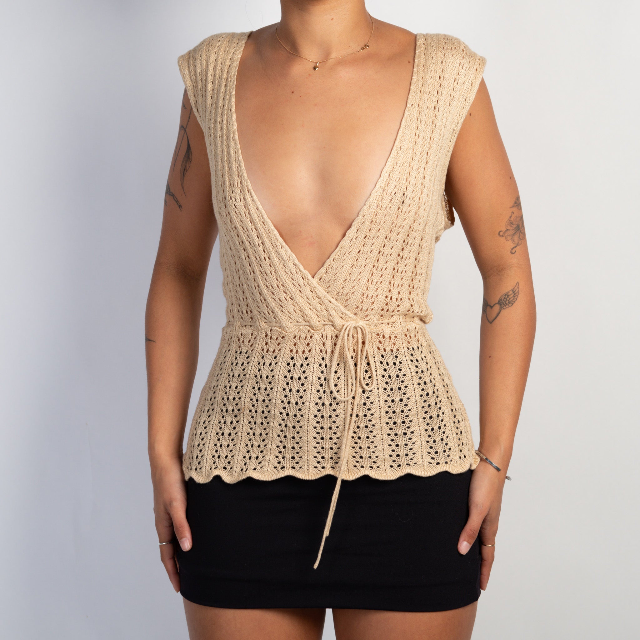 BEIGE CROSS OVER TOP