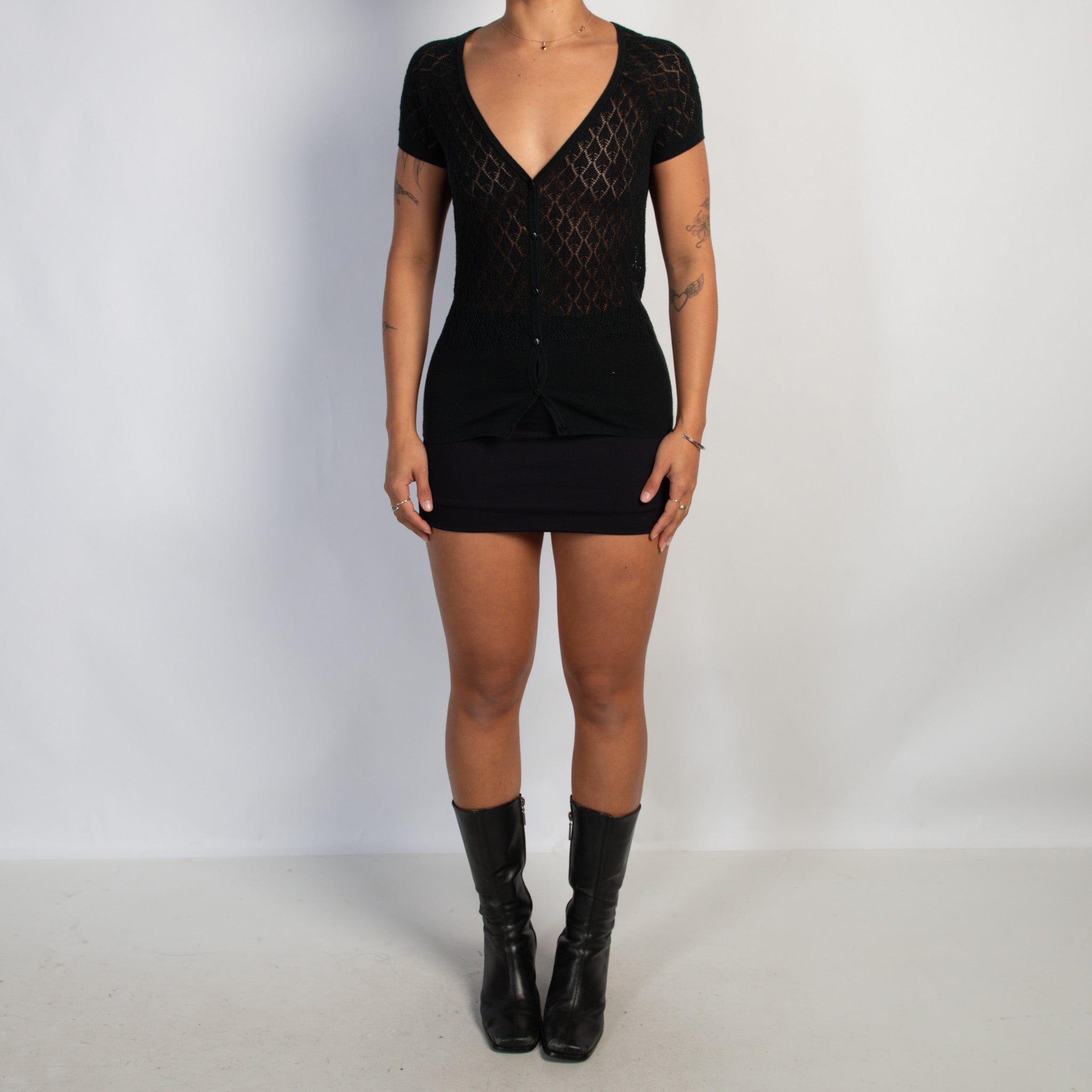 BLACK KNIT BUTTON TOP