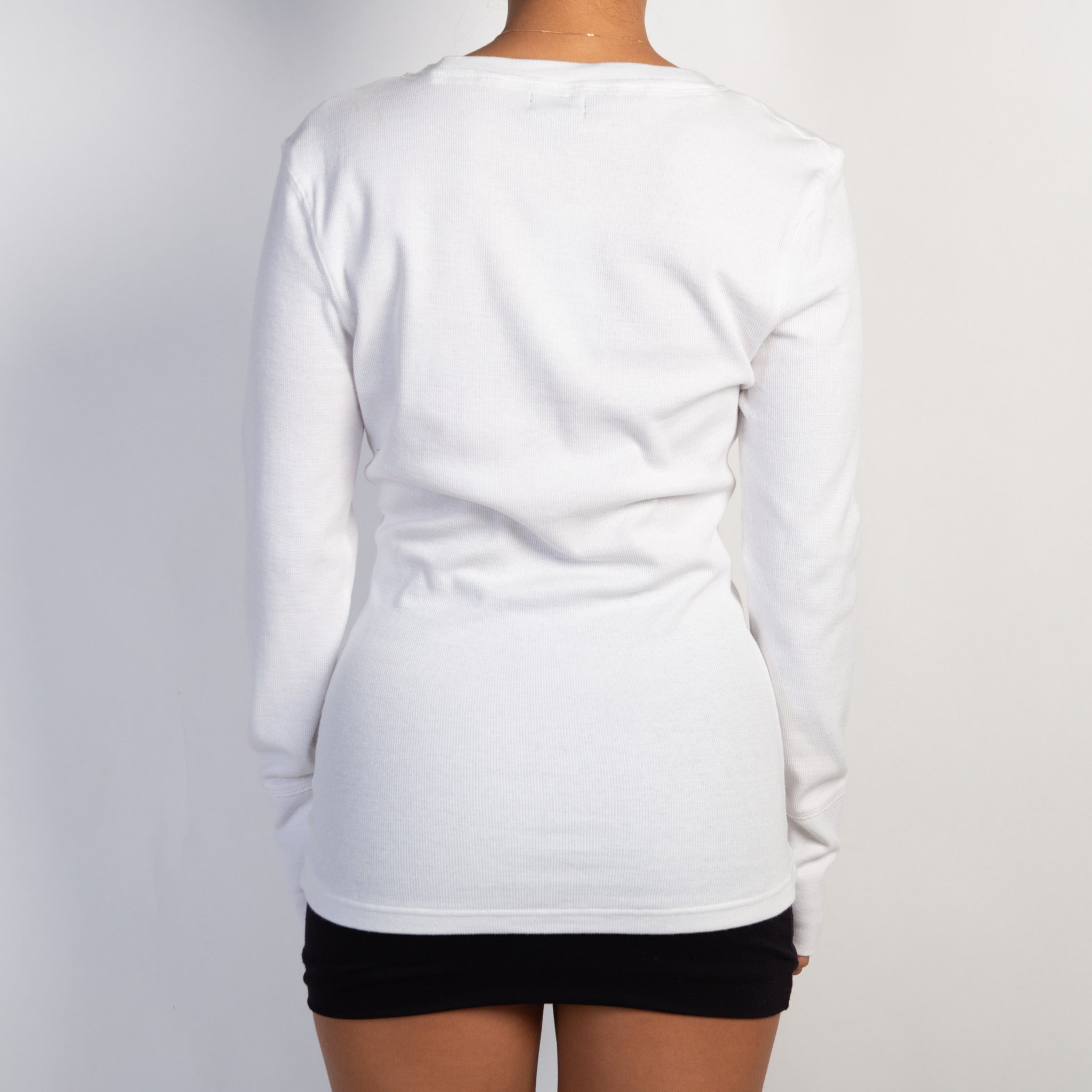 WHITE RIB HENLEY TOP