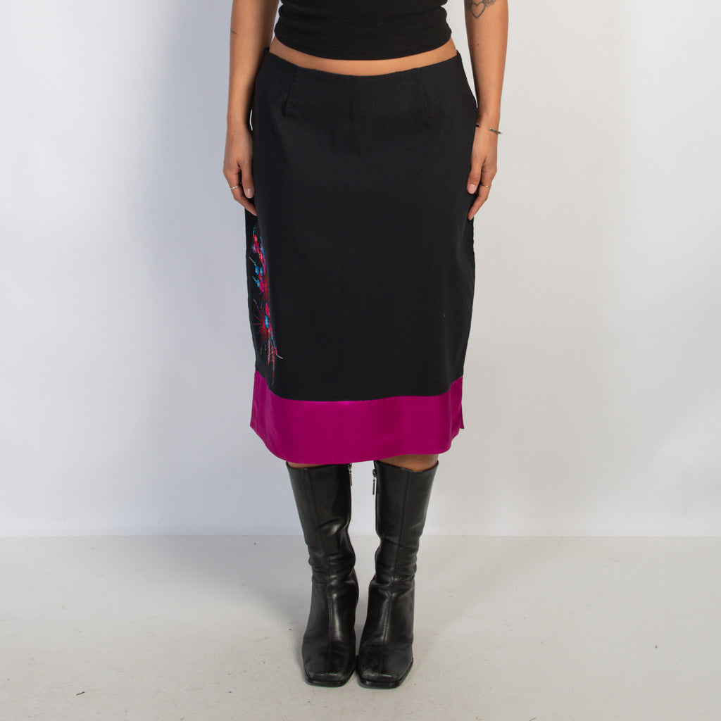 FLORAL EMBROIDERED SKIRT