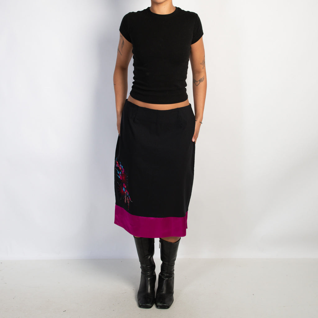 FLORAL EMBROIDERED SKIRT