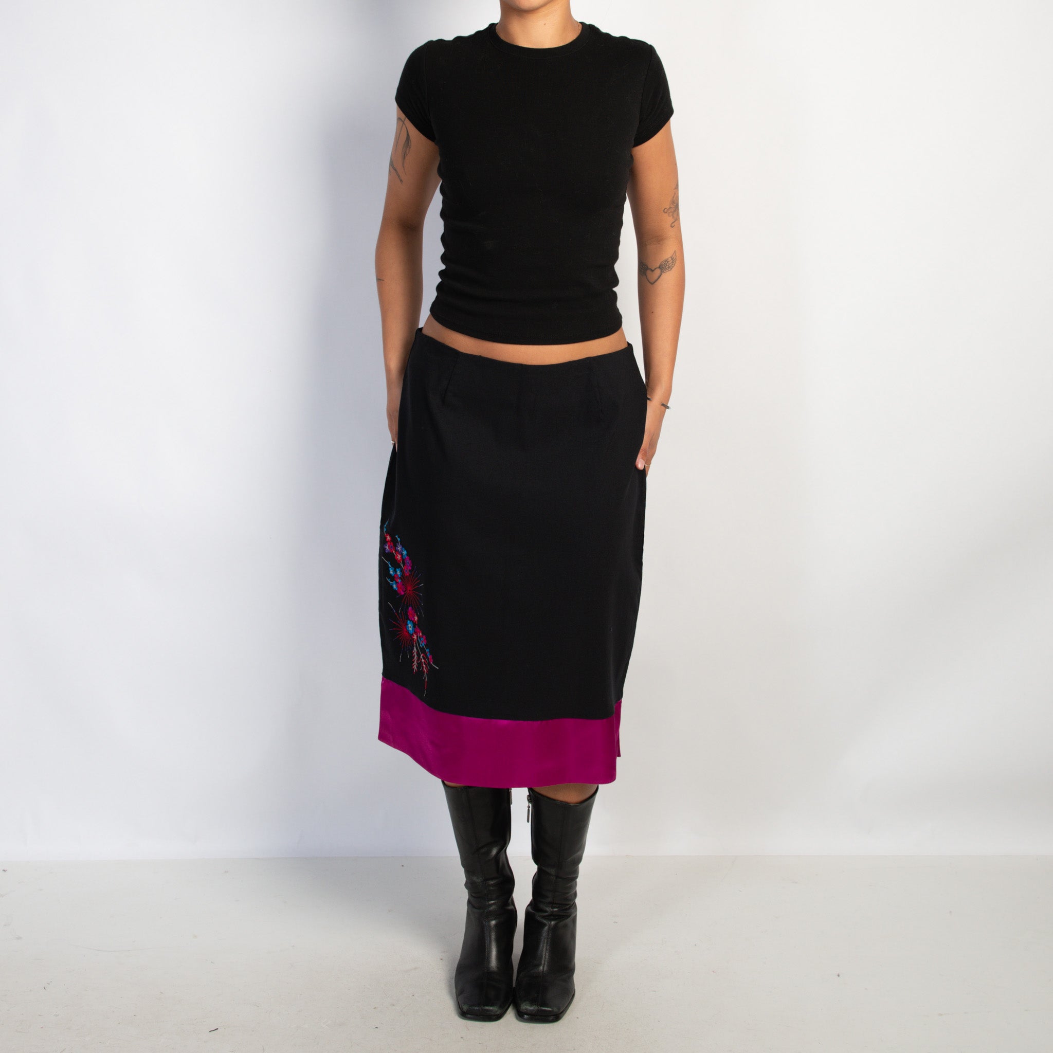 FLORAL EMBROIDERED SKIRT