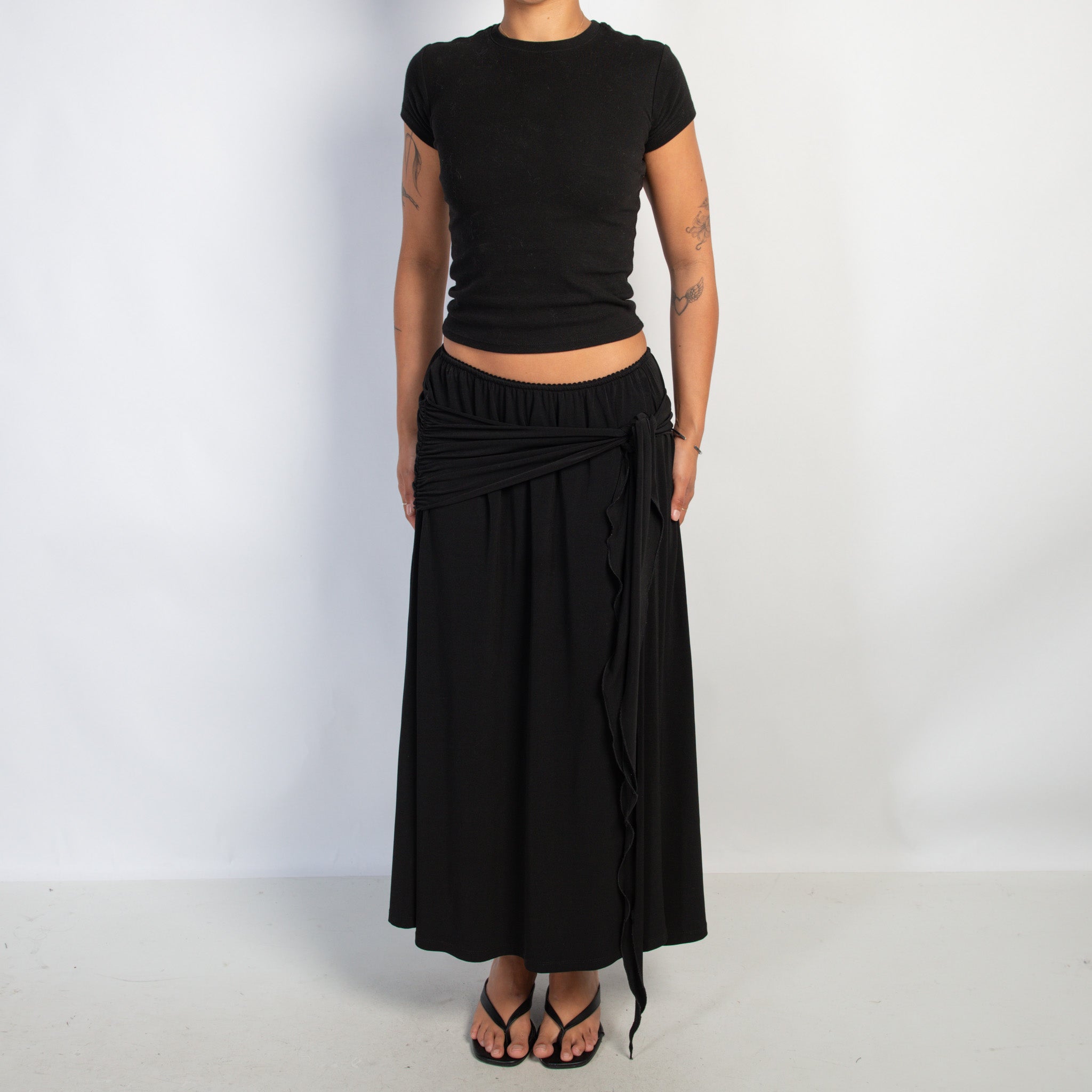 BLACK LONGLINE SKIRT