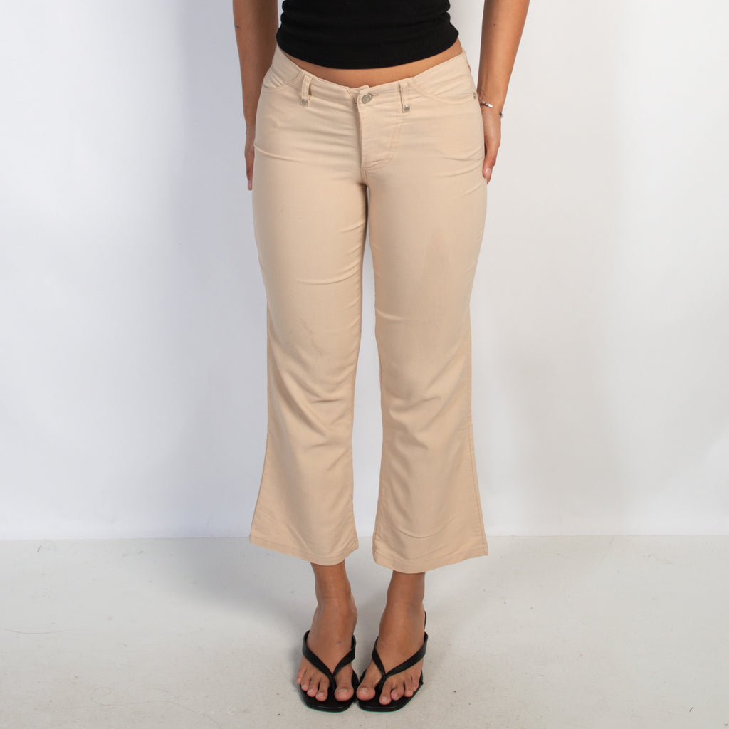 BEIGE CAPRI PANTS