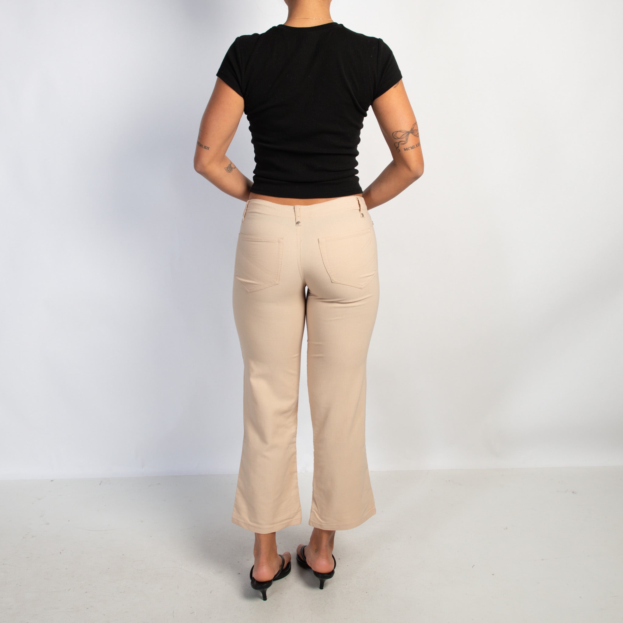 BEIGE CAPRI PANTS