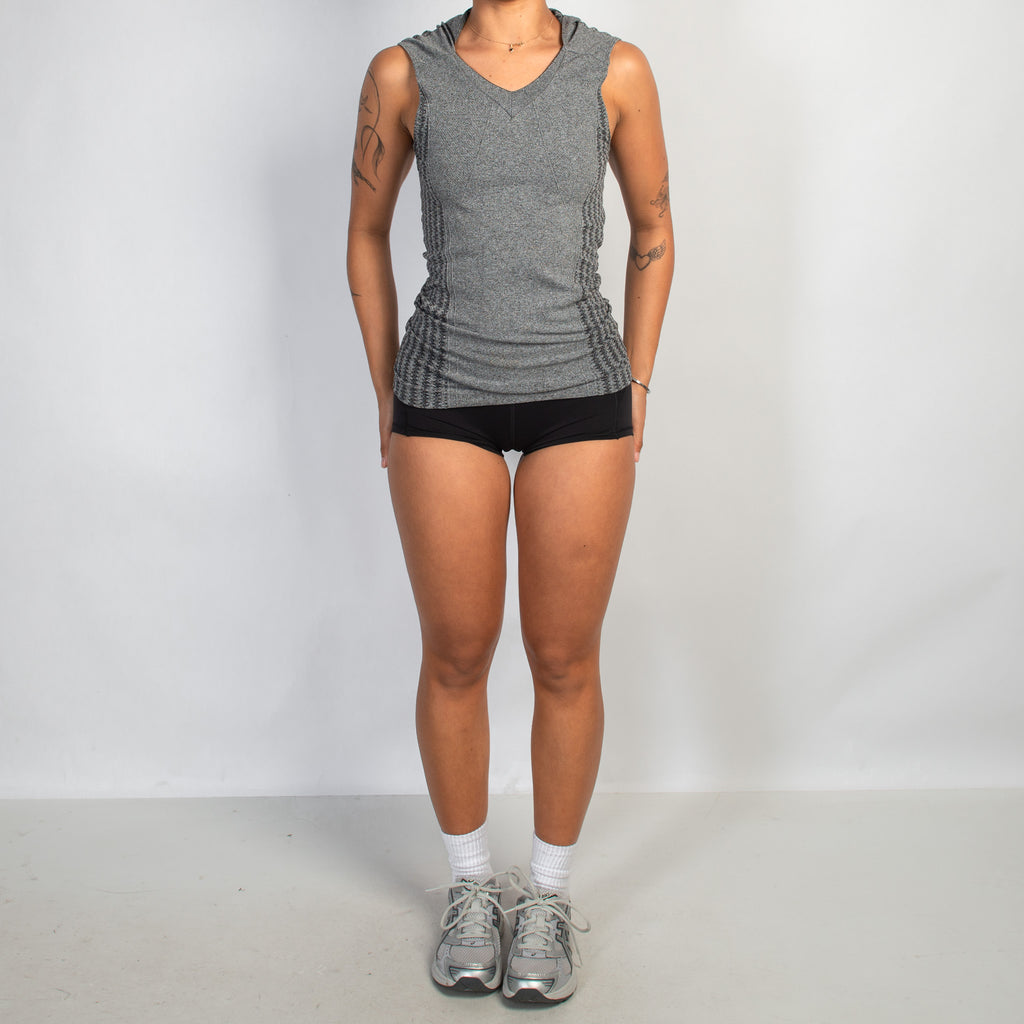 GREY SEAMLESS NYLON TOP