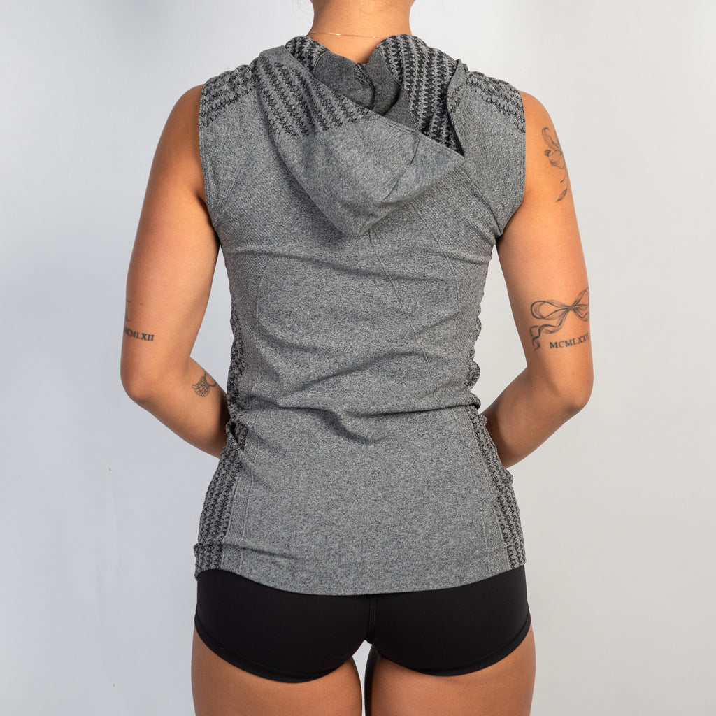 GREY SEAMLESS NYLON TOP