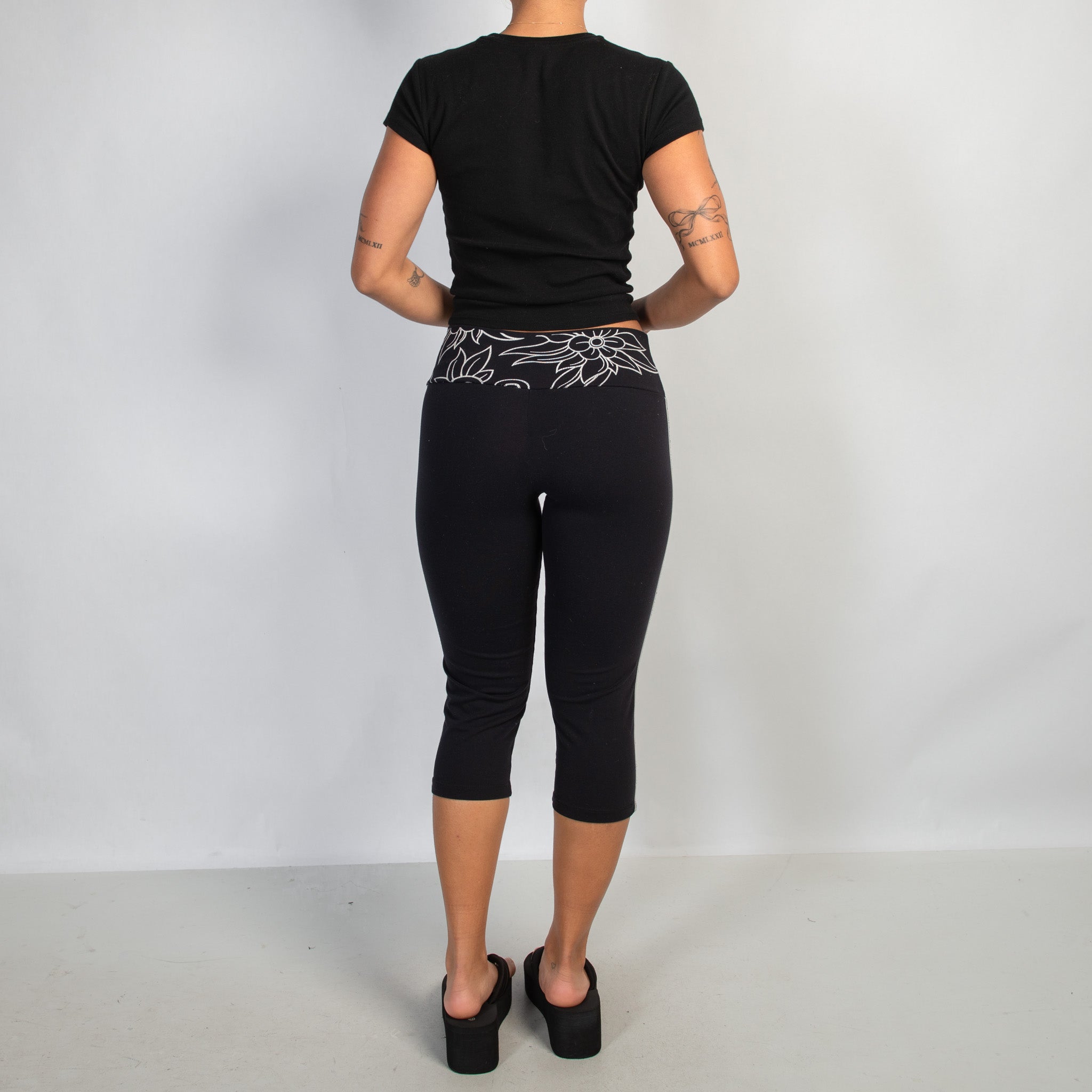 PATTERN KNEE LENGTH TIGHTS