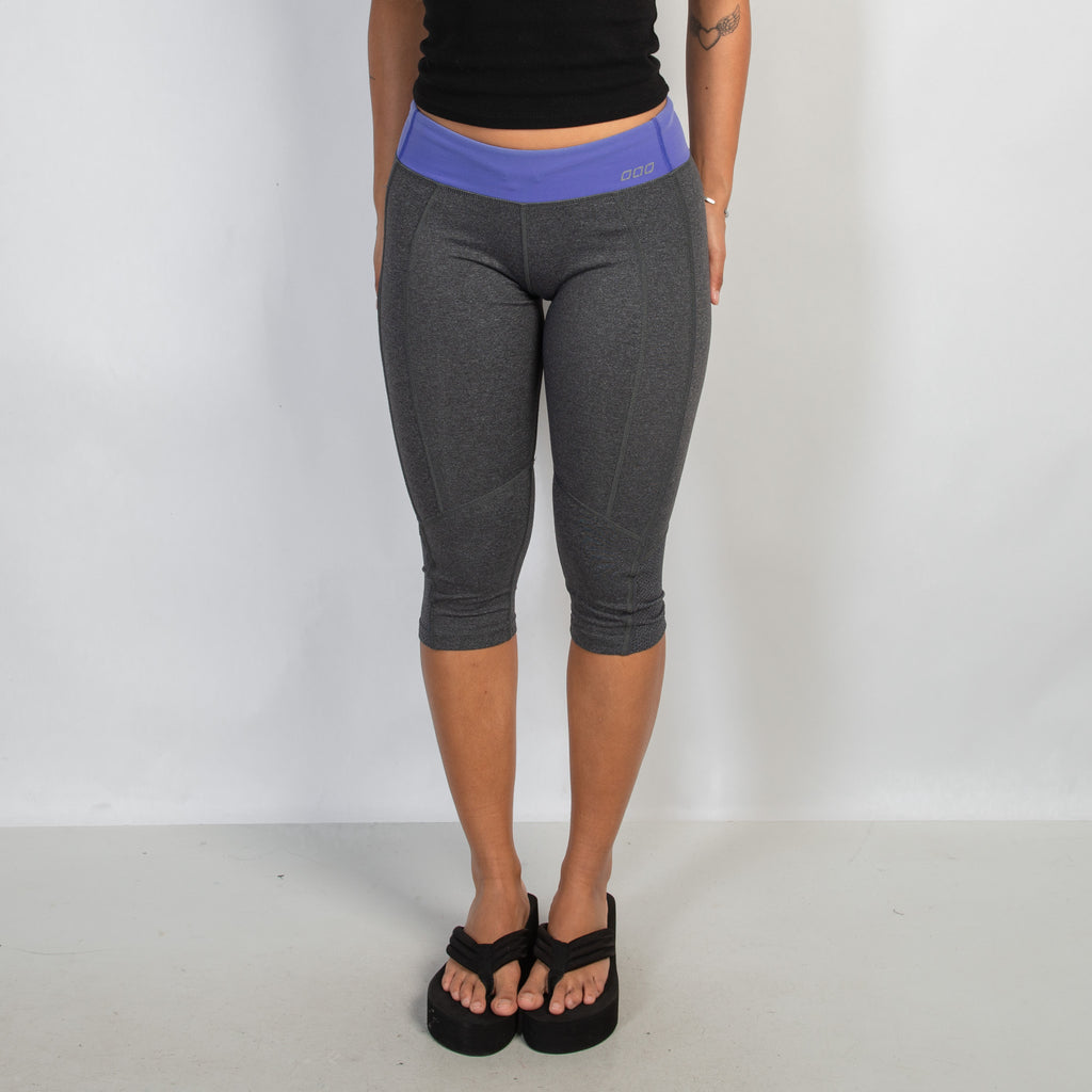 GREY 3/4 TIGHTS