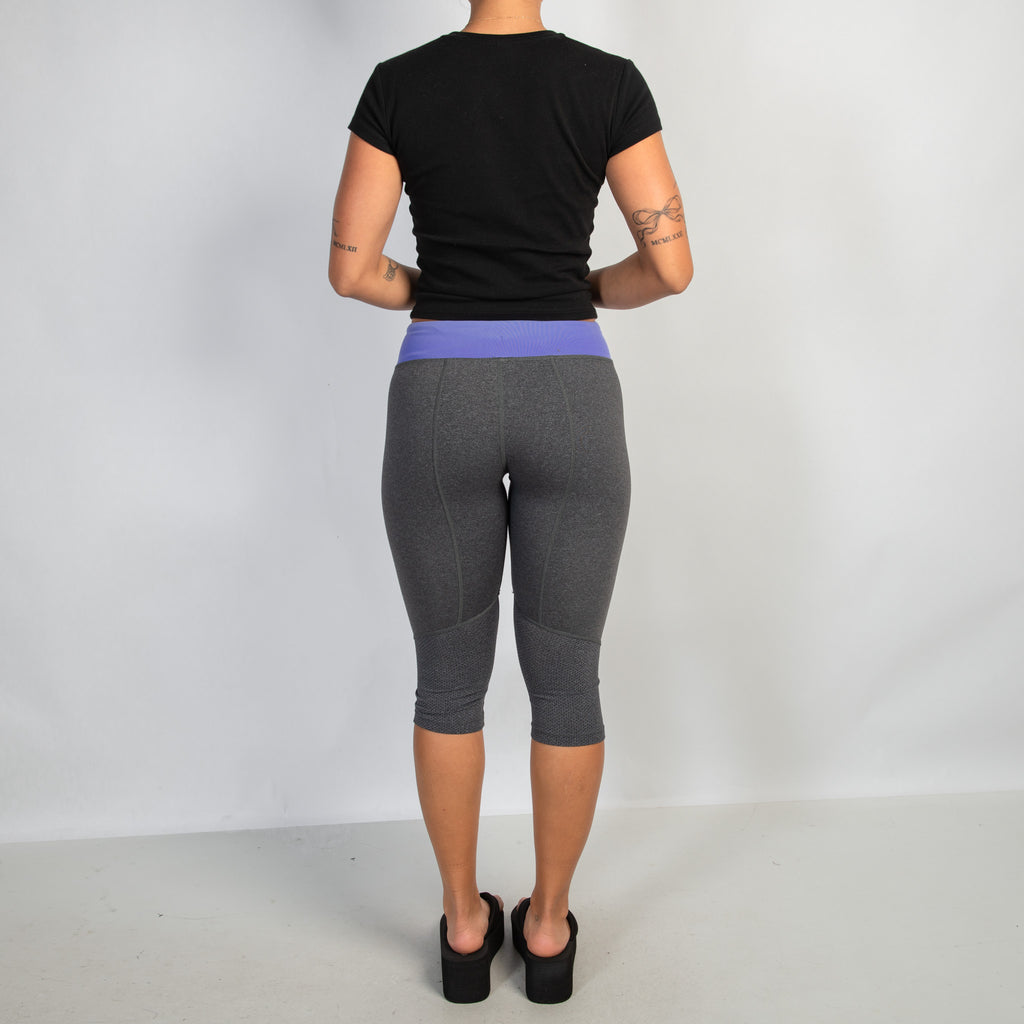 GREY 3/4 TIGHTS