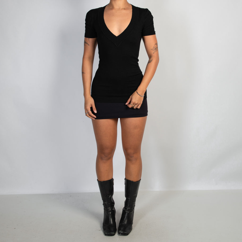 BLACK V NECK KNIT TOP