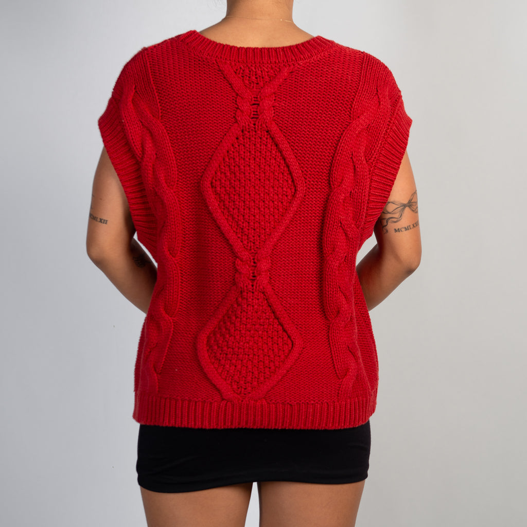 RED CABLE KNIT VEST