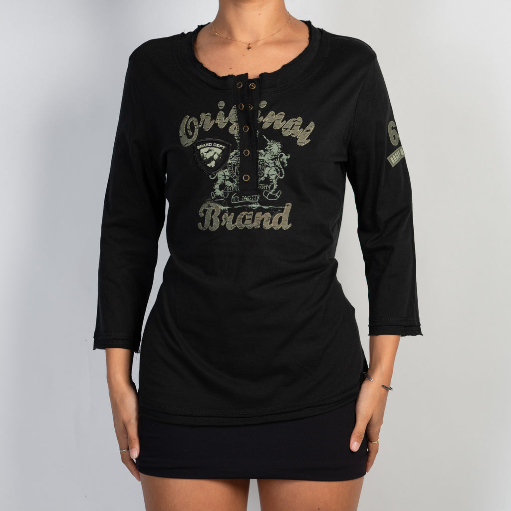 BLACK GRAPHIC HENLEY TOP