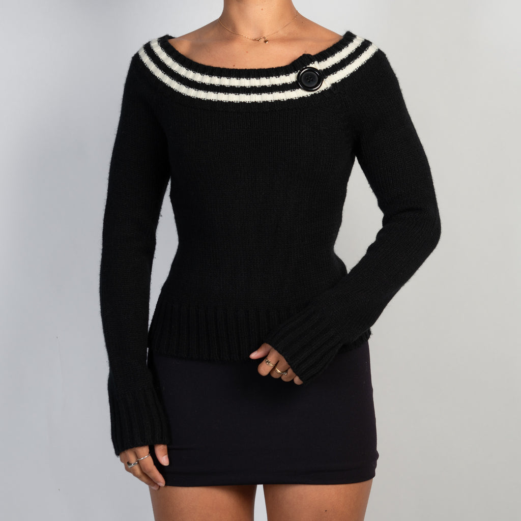 B&W BUTTON KNIT TOP